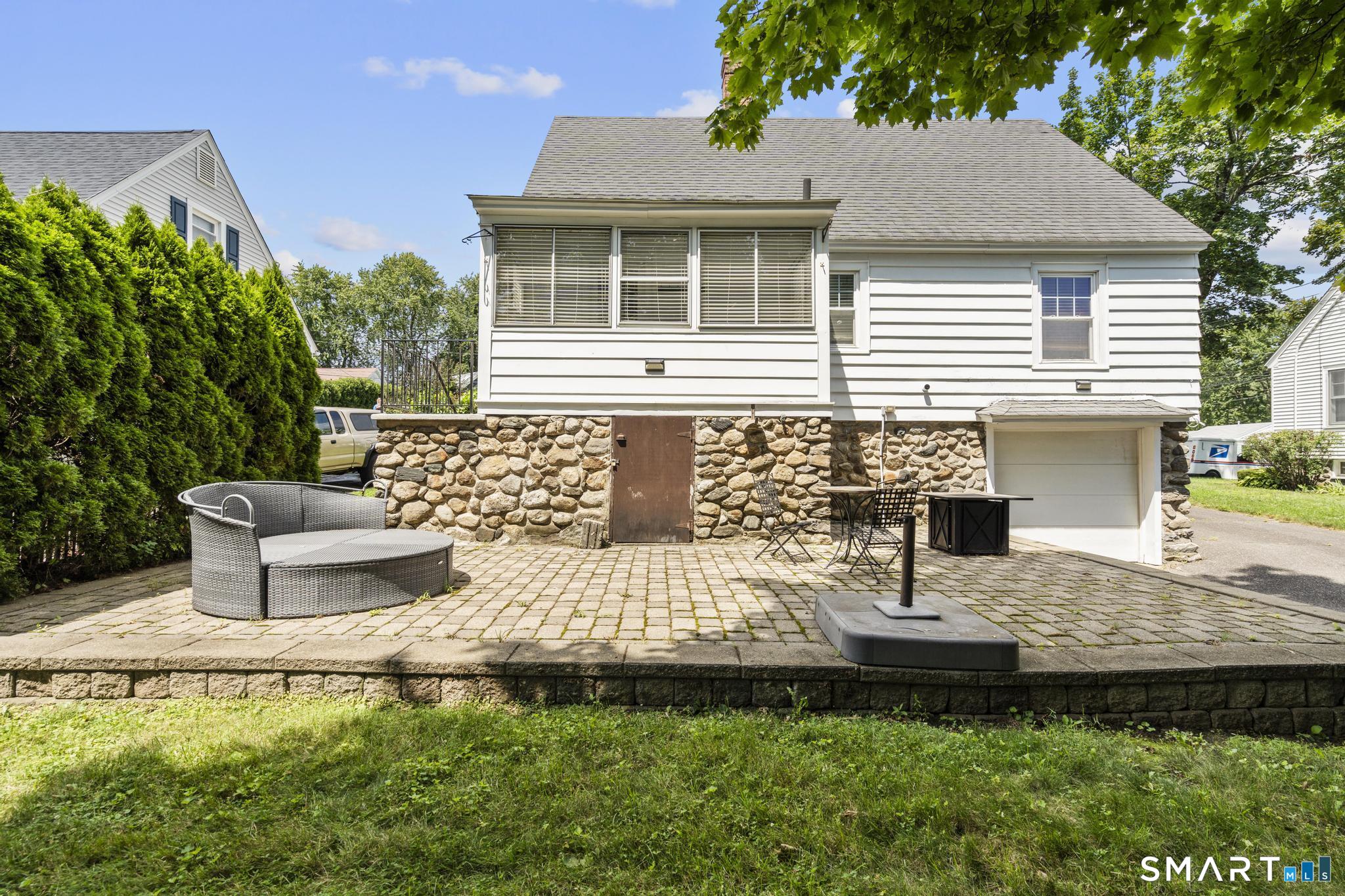 72 Southwick Avenue photo 21