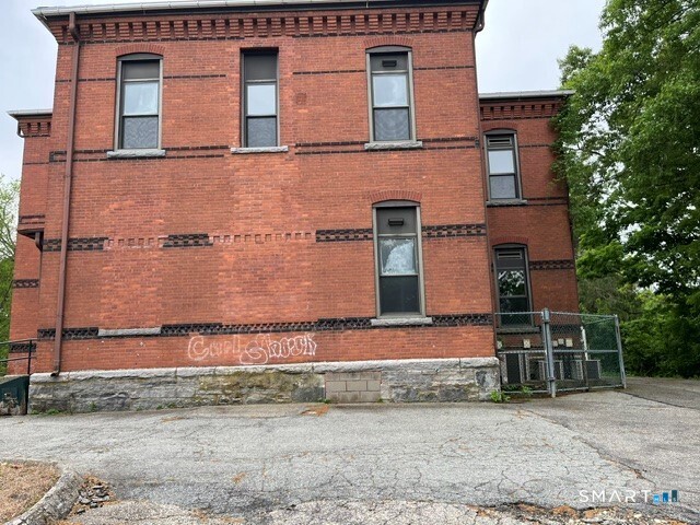47 Crescent Street, Willimantic, Windham, CT 06226