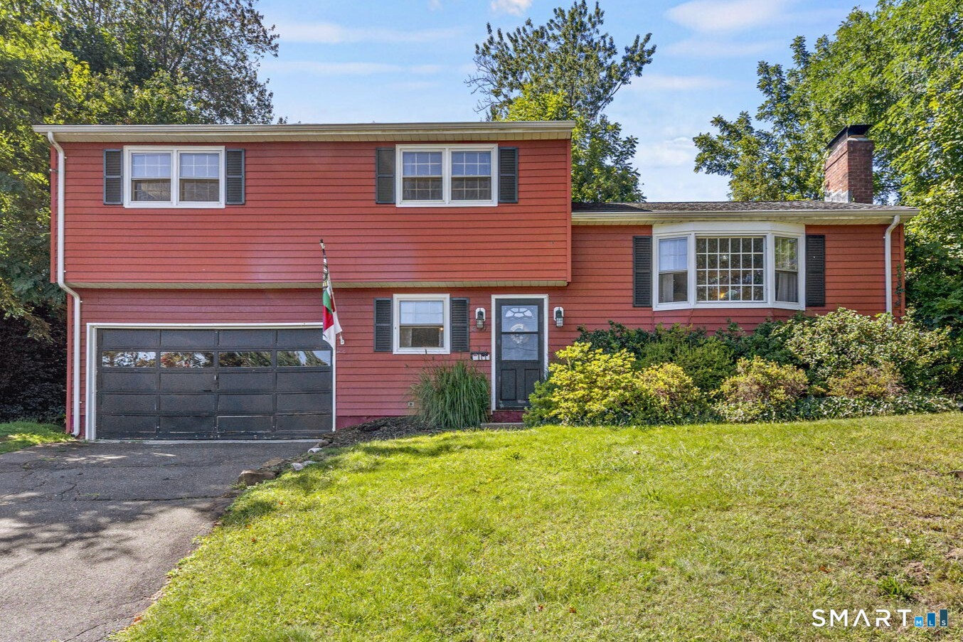 Photo 1 of Single family home for sale at 557 S Main St, West Hartford, CT 06110 | MLS# 24207693 | Listing updated on 2026-10-05
