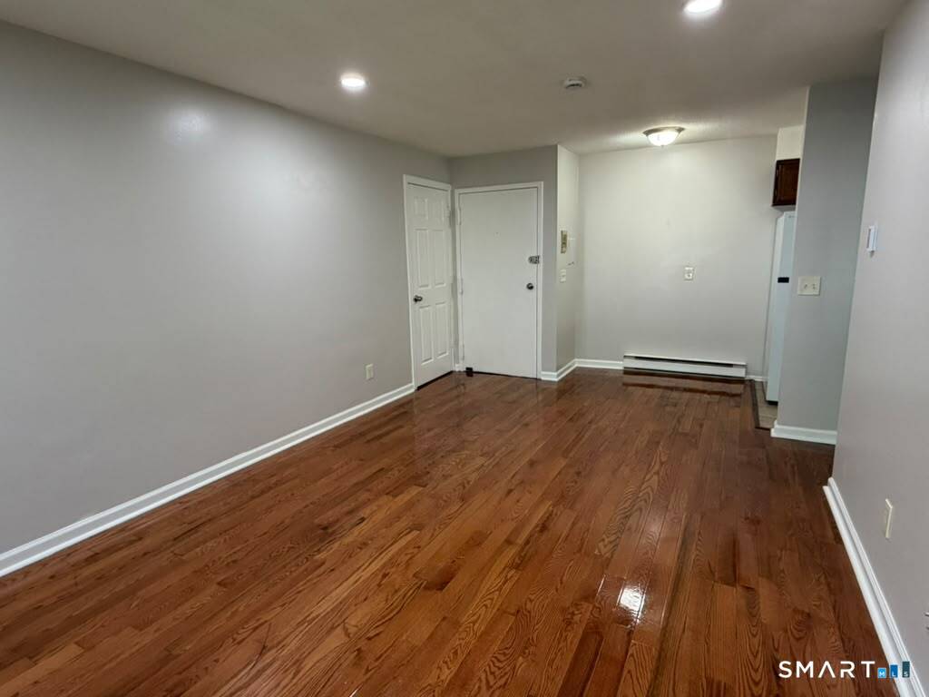 Foto 6 de Condominio en renta en 201 Bretton Street #C1, Bridgeport, CT — $1,595/mes