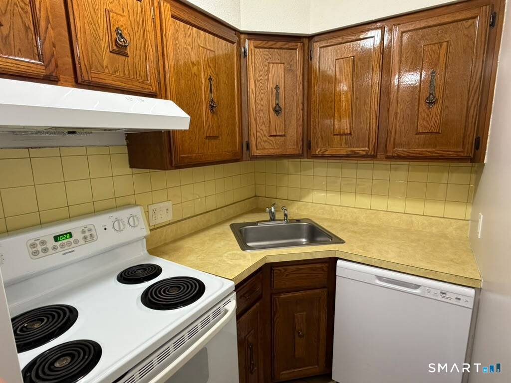 Foto 7 de Condominio en renta en 201 Bretton Street #C1, Bridgeport, CT — $1,595/mes