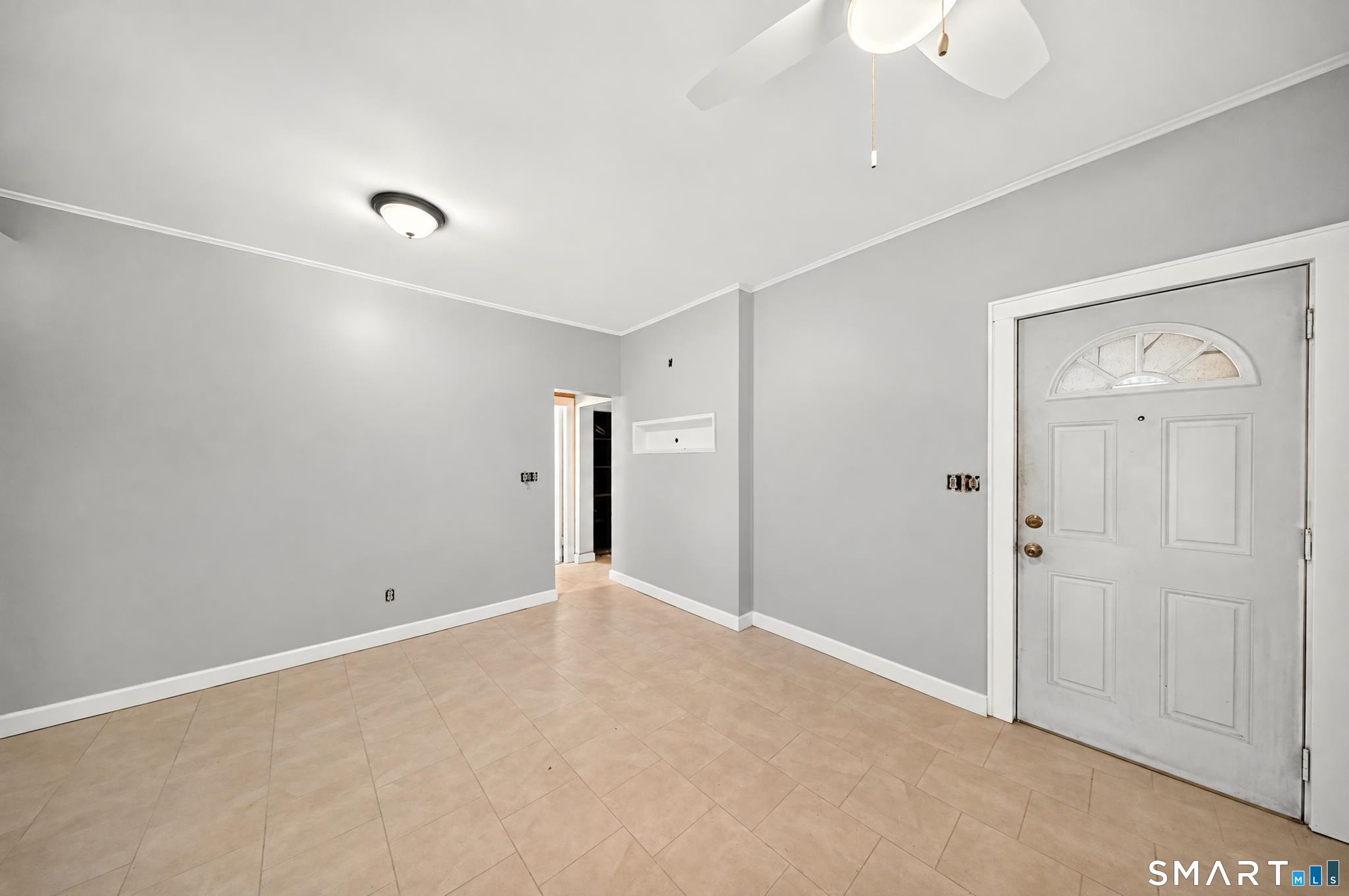Foto 8 de Apartamento en renta en 274 Park Street #1, Bridgeport, CT — $1,900/mes