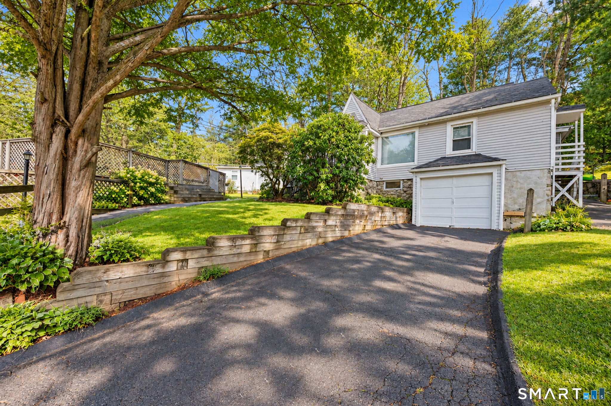 10 Old Waterbury Road, Middlebury, CT 06762