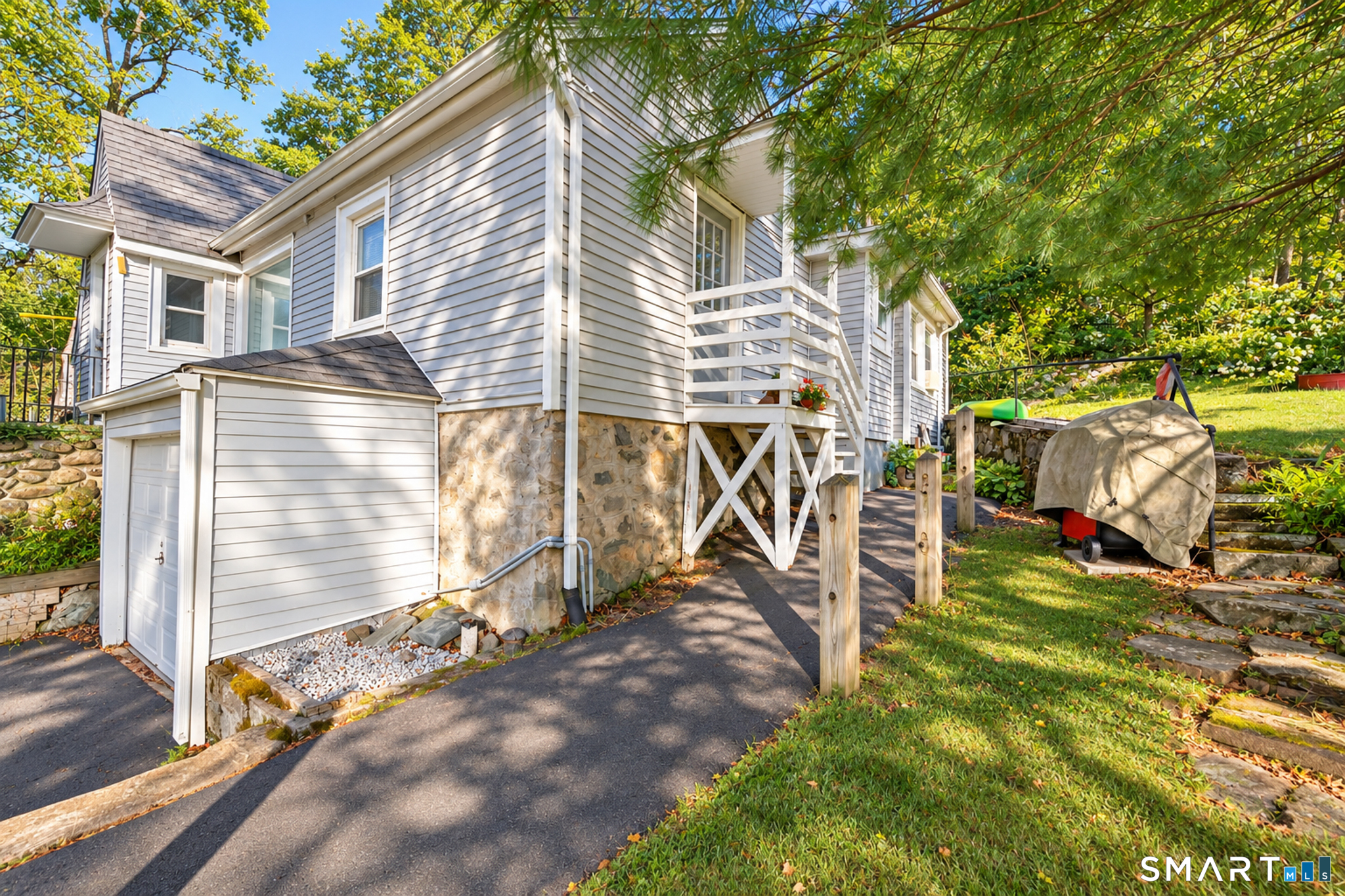 10 Old Waterbury Road, Middlebury, CT 06762