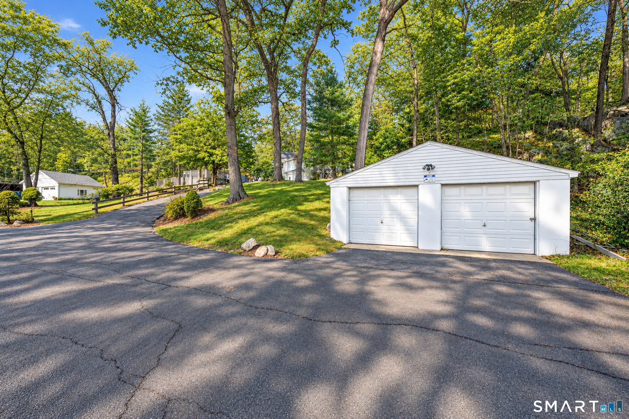 10 Old Waterbury Road, Middlebury, CT 06762