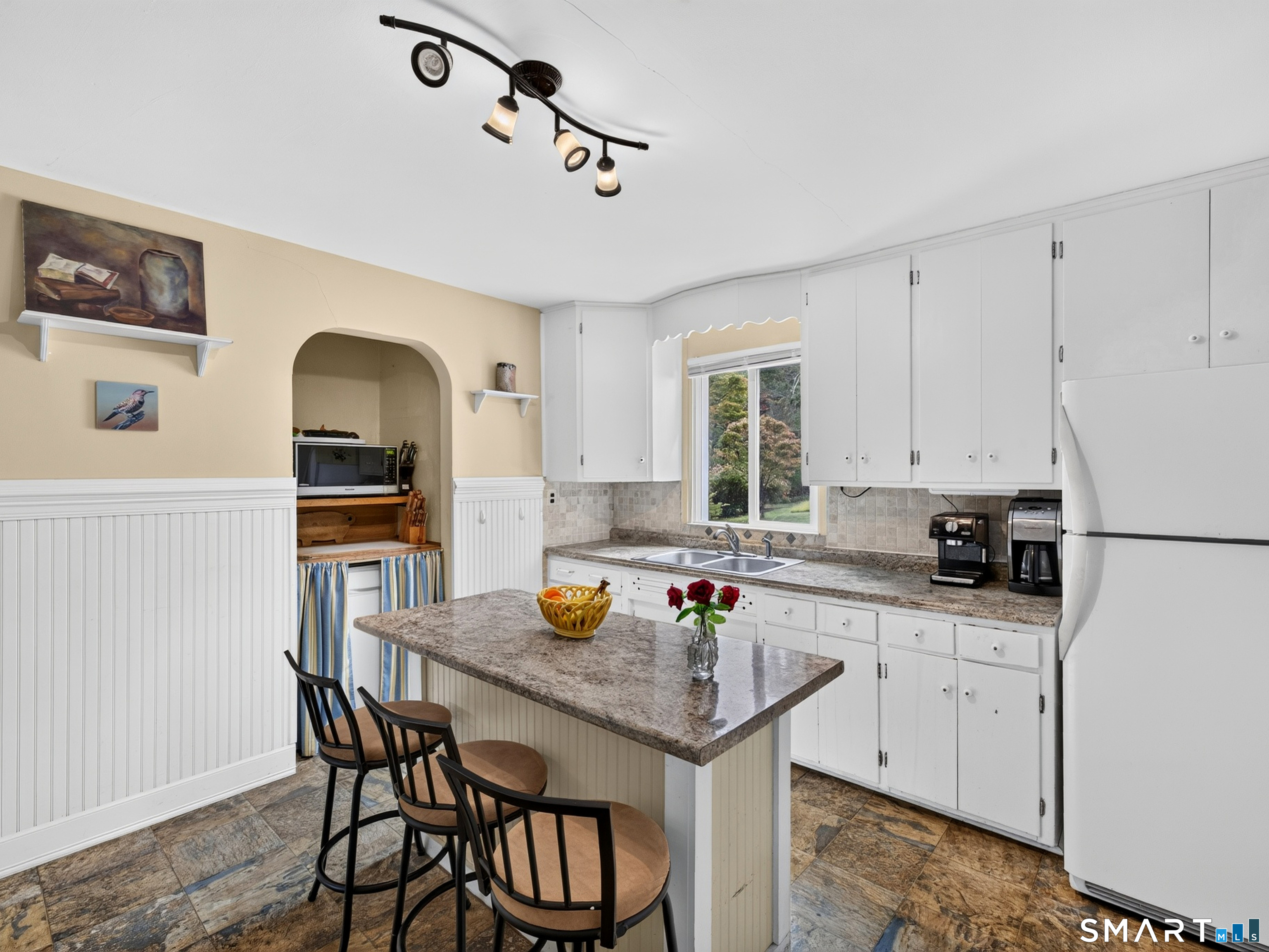 45 Lathrop Road, Quaker Hill, Waterford, CT 06375