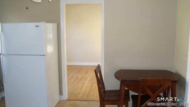 Foto 8 de Apartamento en renta en 720 Knapps Highway, Fairfield, CT — $2,300/mes