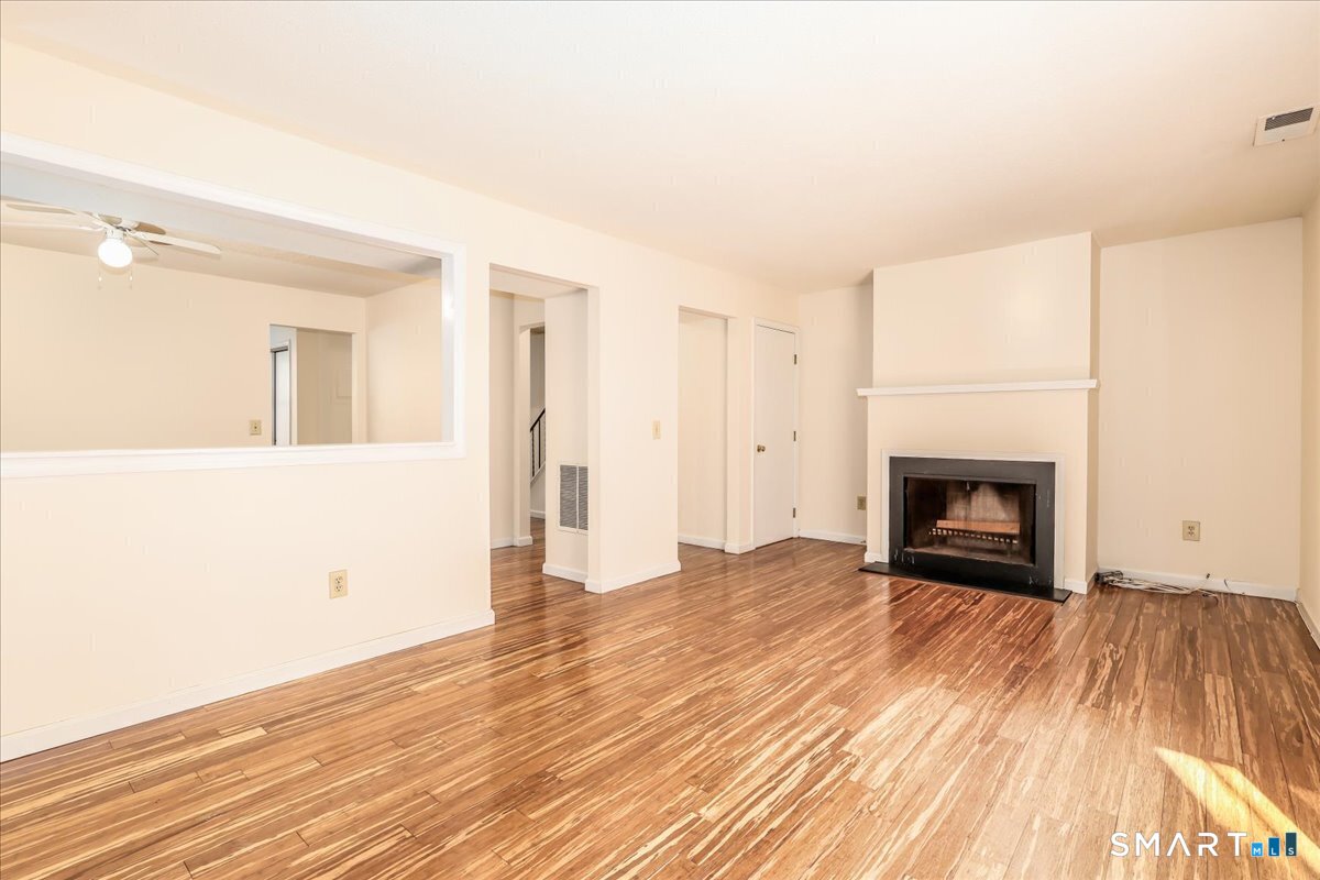 Foto 6 de Condominio en renta en 25 Padanaram Road #62, Danbury, CT — $2,795/mes