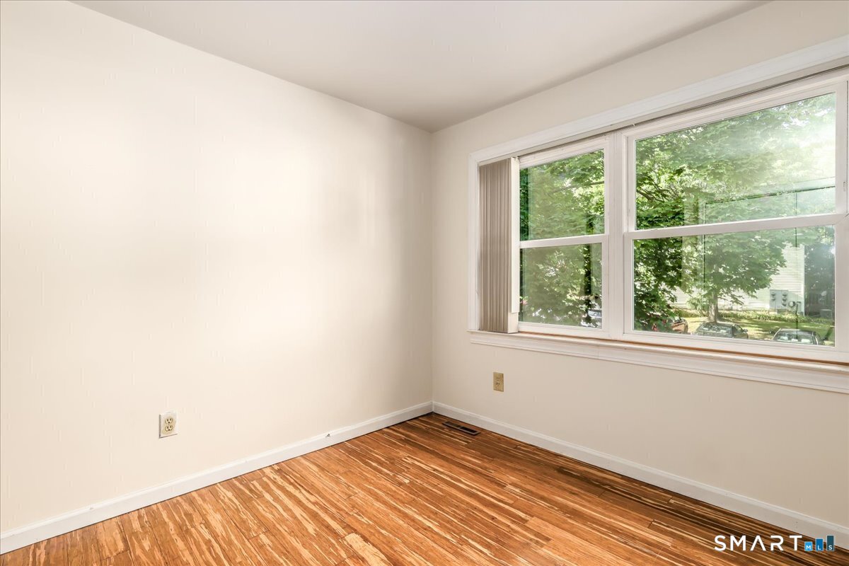 Foto 9 de Condominio en renta en 25 Padanaram Road #62, Danbury, CT — $2,795/mes