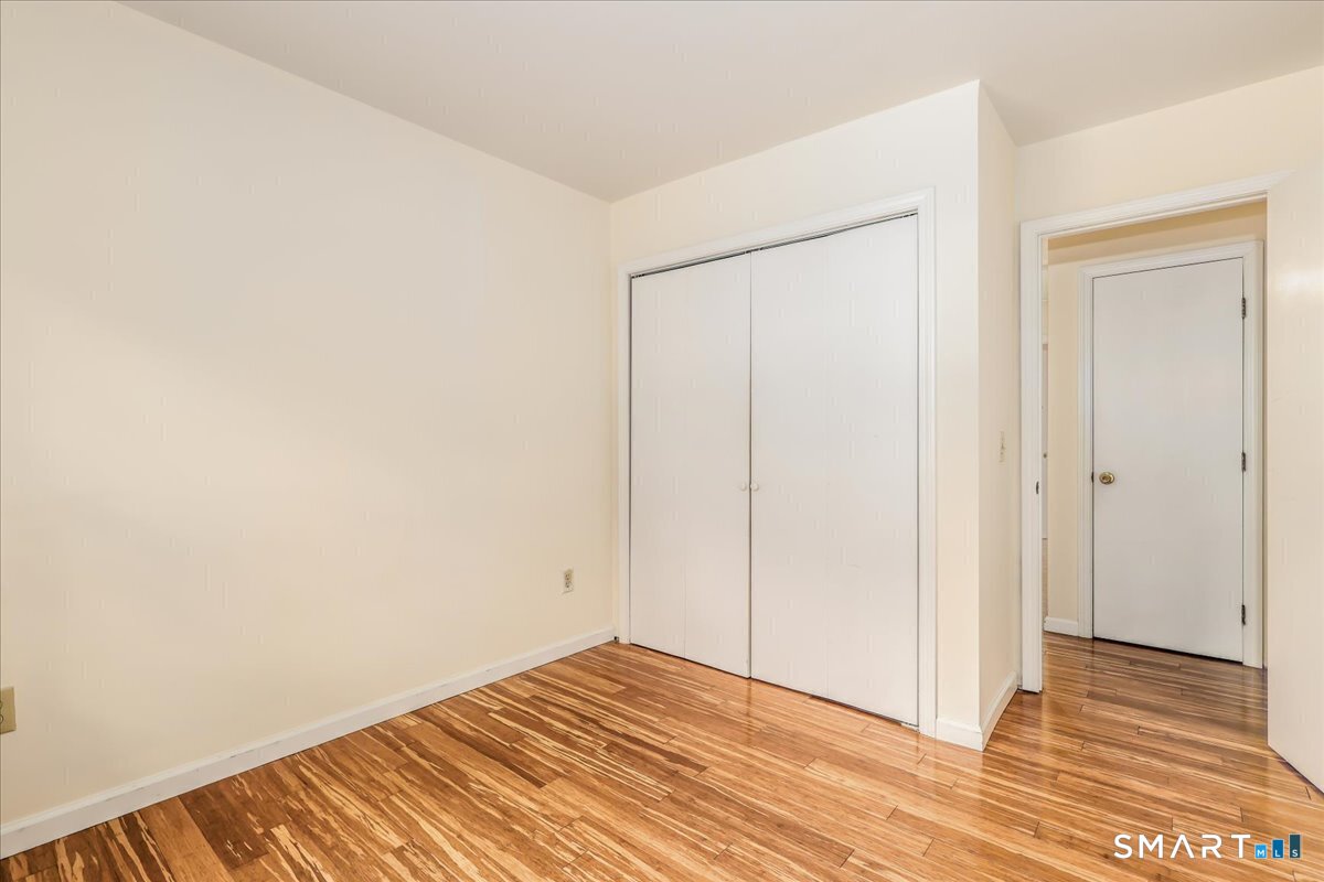 Foto 8 de Condominio en renta en 25 Padanaram Road #62, Danbury, CT — $2,795/mes