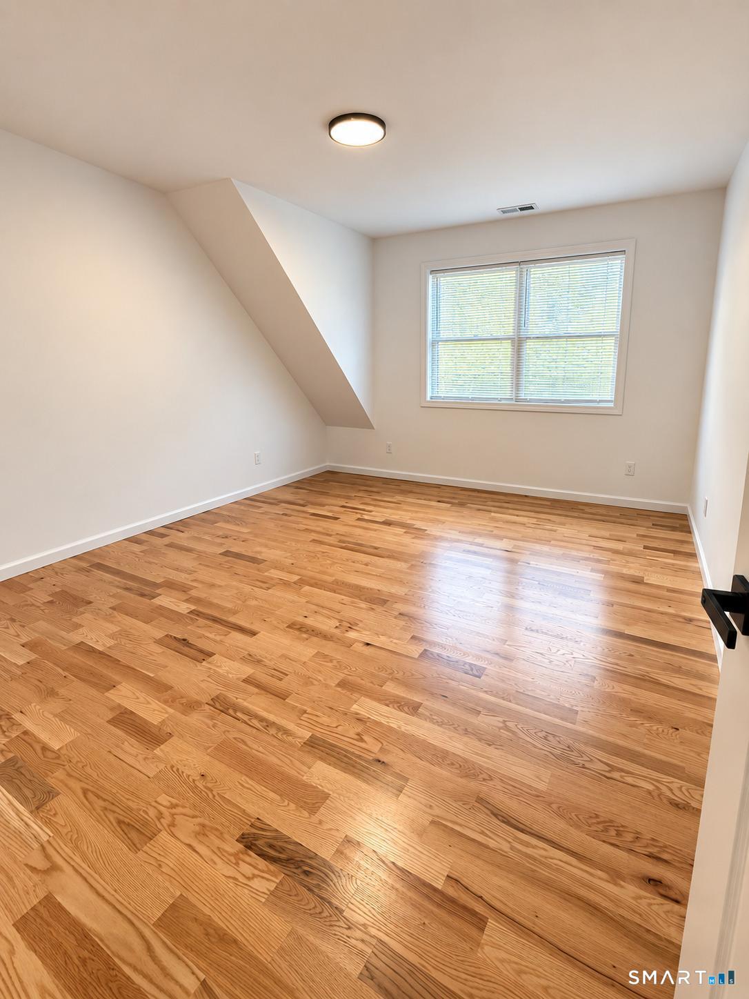 Foto 9 de Casa en renta en 270 Wells Street #Rear, Bridgeport, CT — $2,800/mes