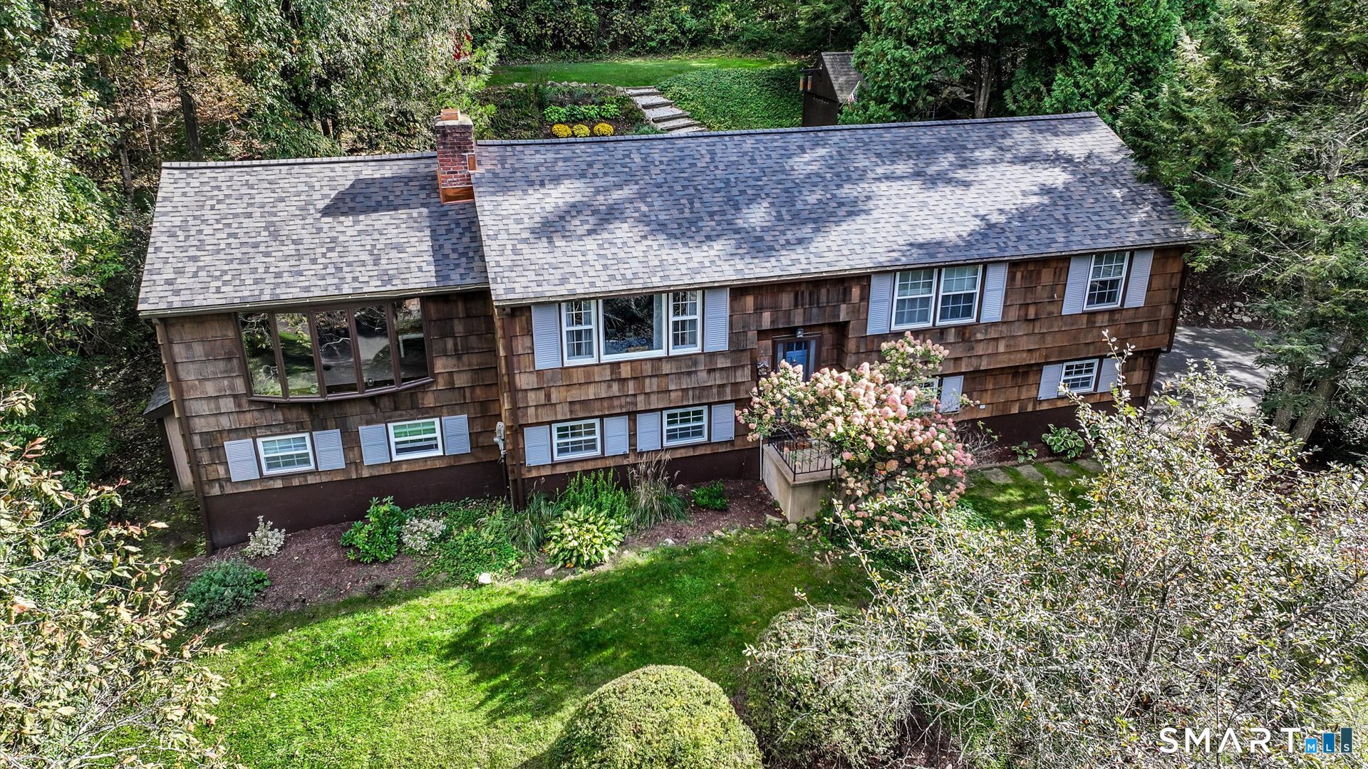 Photo 2 of Single family home for sale at 10 Old Lantern Rd, New Milford, CT 06776 | MLS# 24210562 | Listing updated on 2026-10-06