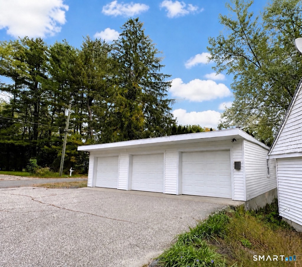 Photo 3 of Multi family home for sale at 9 Ellen Ln, Woodstock, CT 06281 | MLS# 24212211 | Listing updated on 2026-10-08