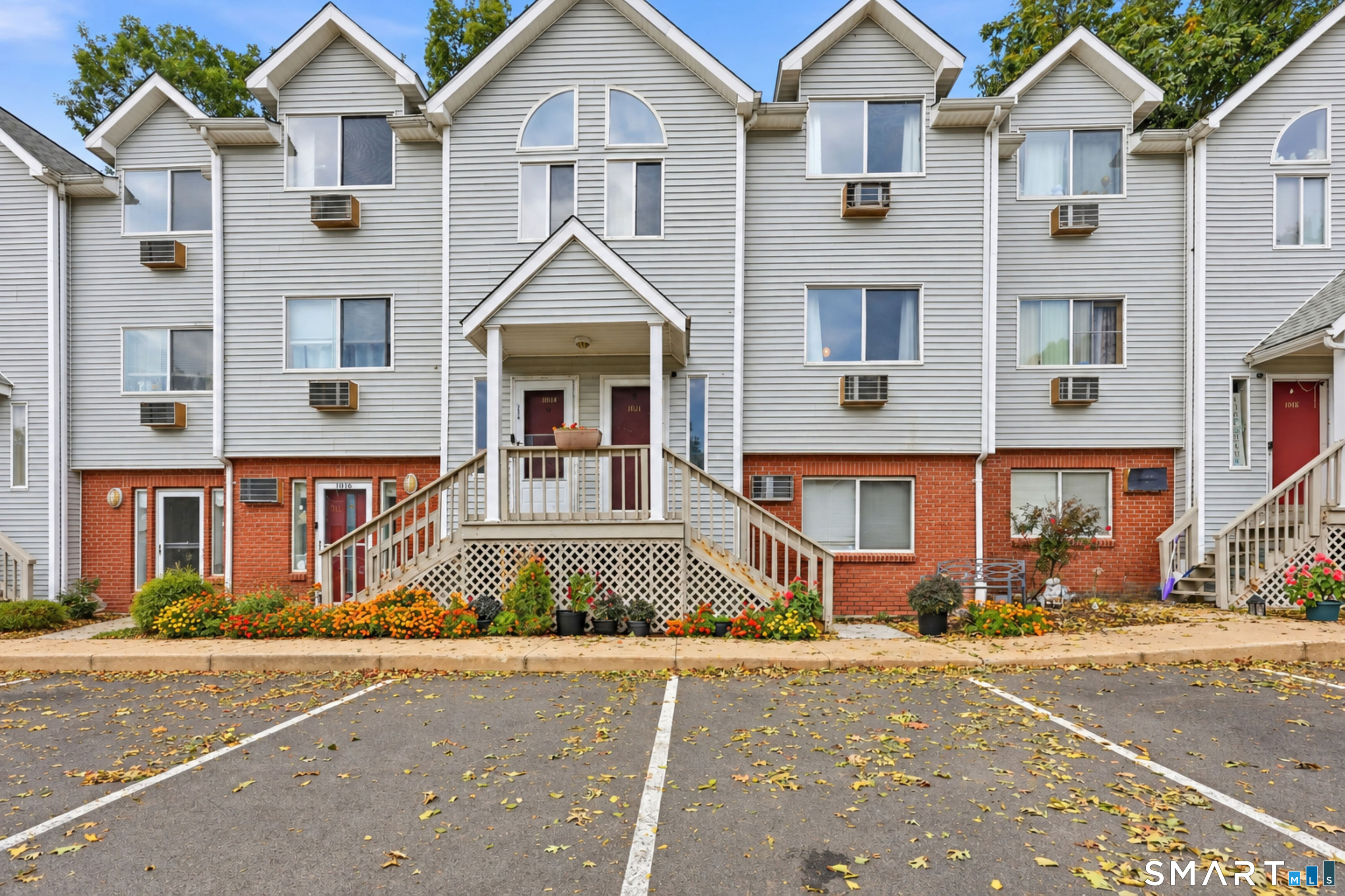Townhouse for sale at 925 Oronoke Rd #101I, Waterbury, CT 06708 | MLS# 24209720