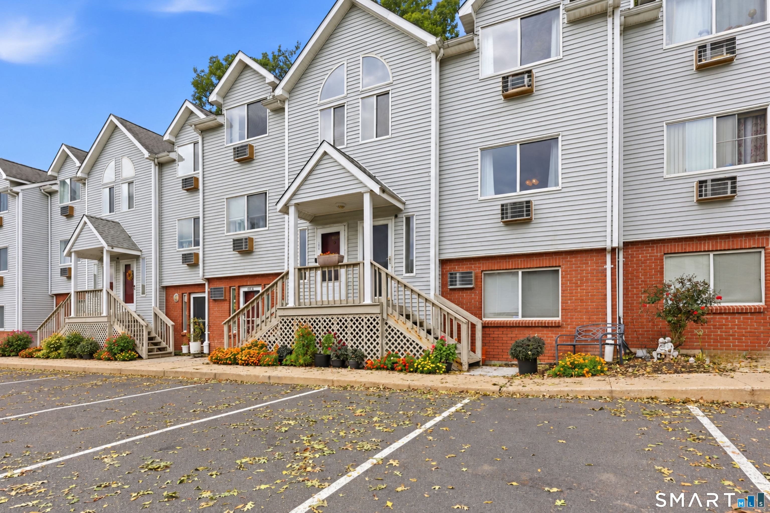 Photo 1 of Townhouse for sale at 925 Oronoke Rd #101I, Waterbury, CT 06708 | MLS# 24209720 | Listing updated on 2026-10-07