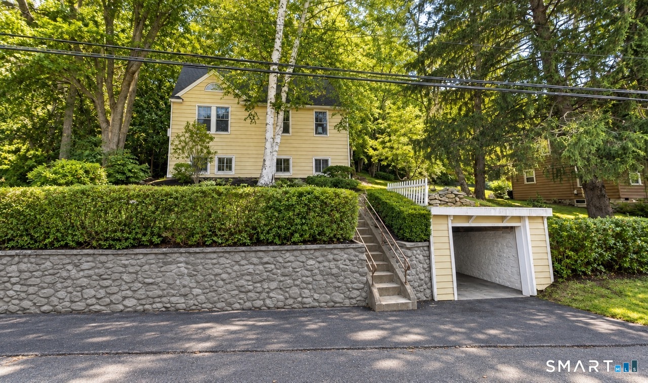 Photo 3 of Single family home for sale at 314 Porter Ave, Middlebury, CT 06762 | MLS# 24209861 | Listing updated on 2026-10-06