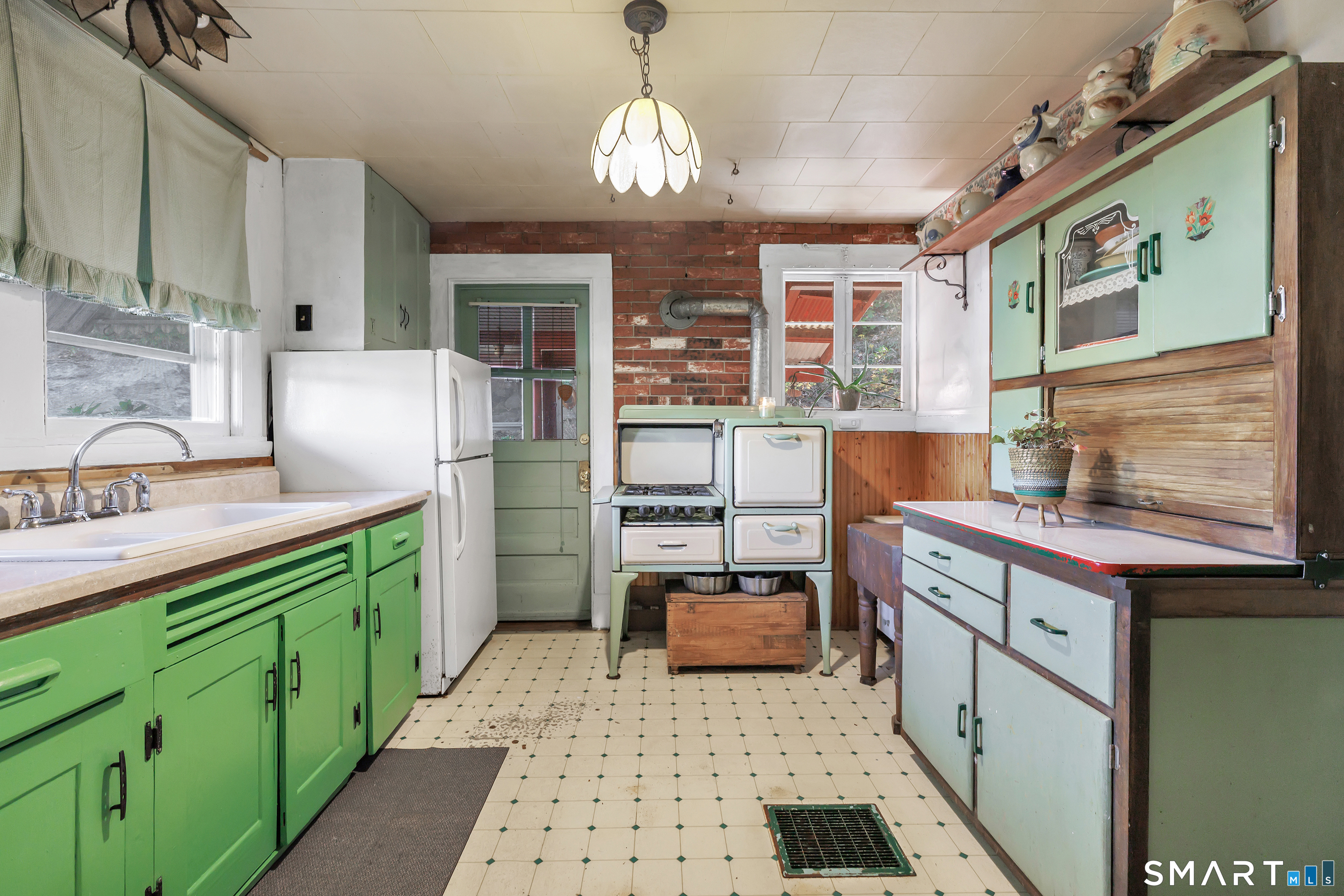 Main Floor - Kitchen