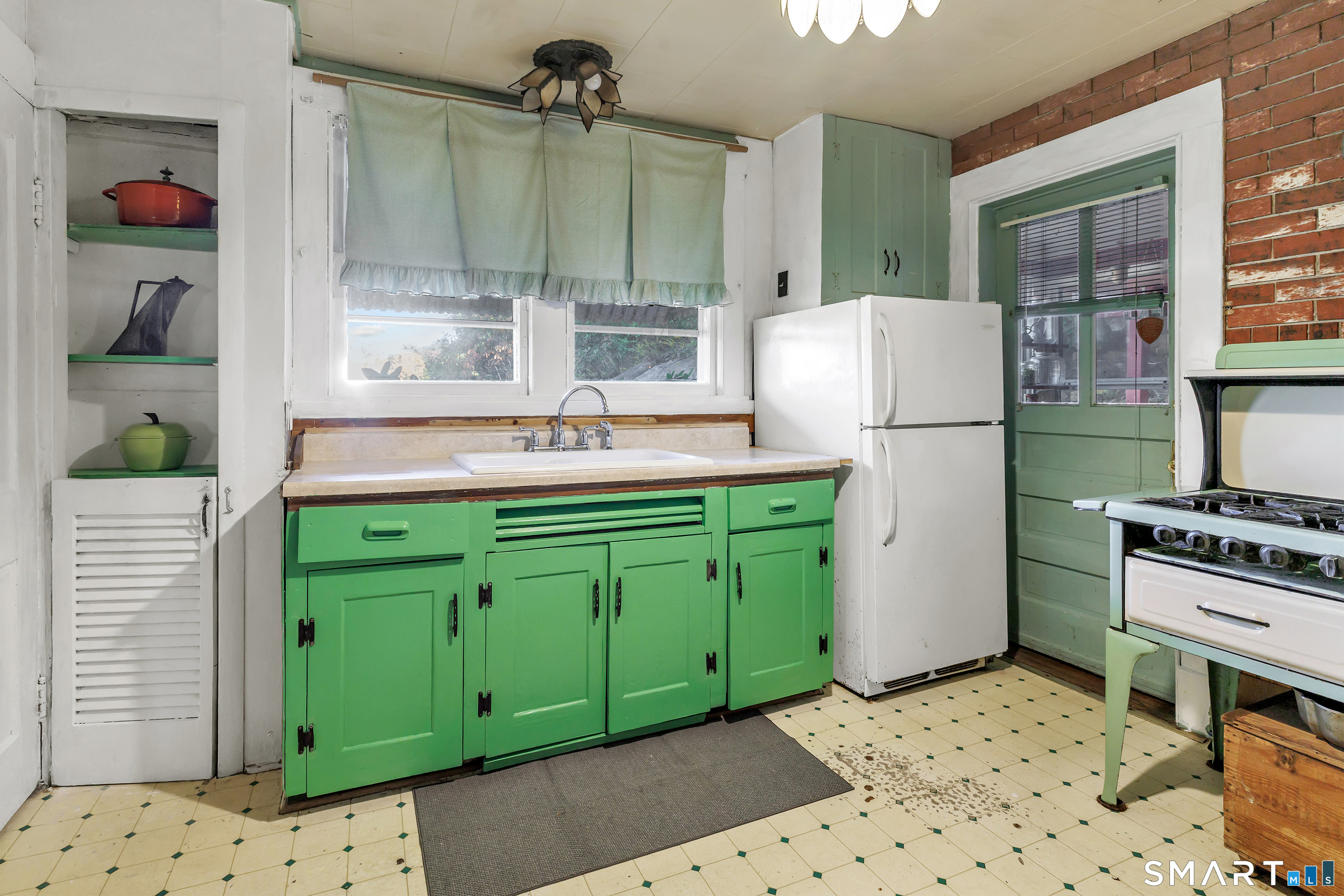 Main Floor - Kitchen