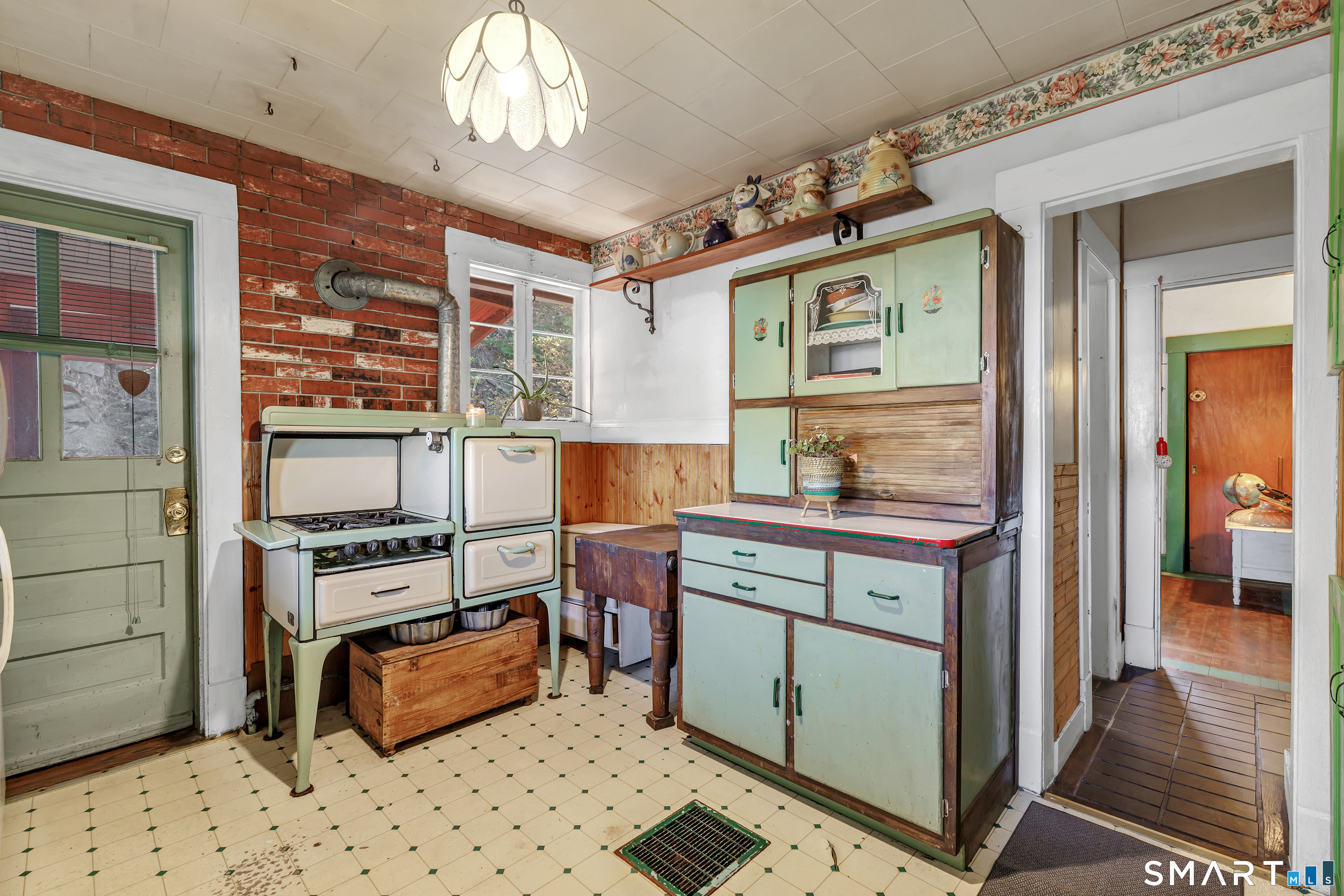 Main Floor - Kitchen