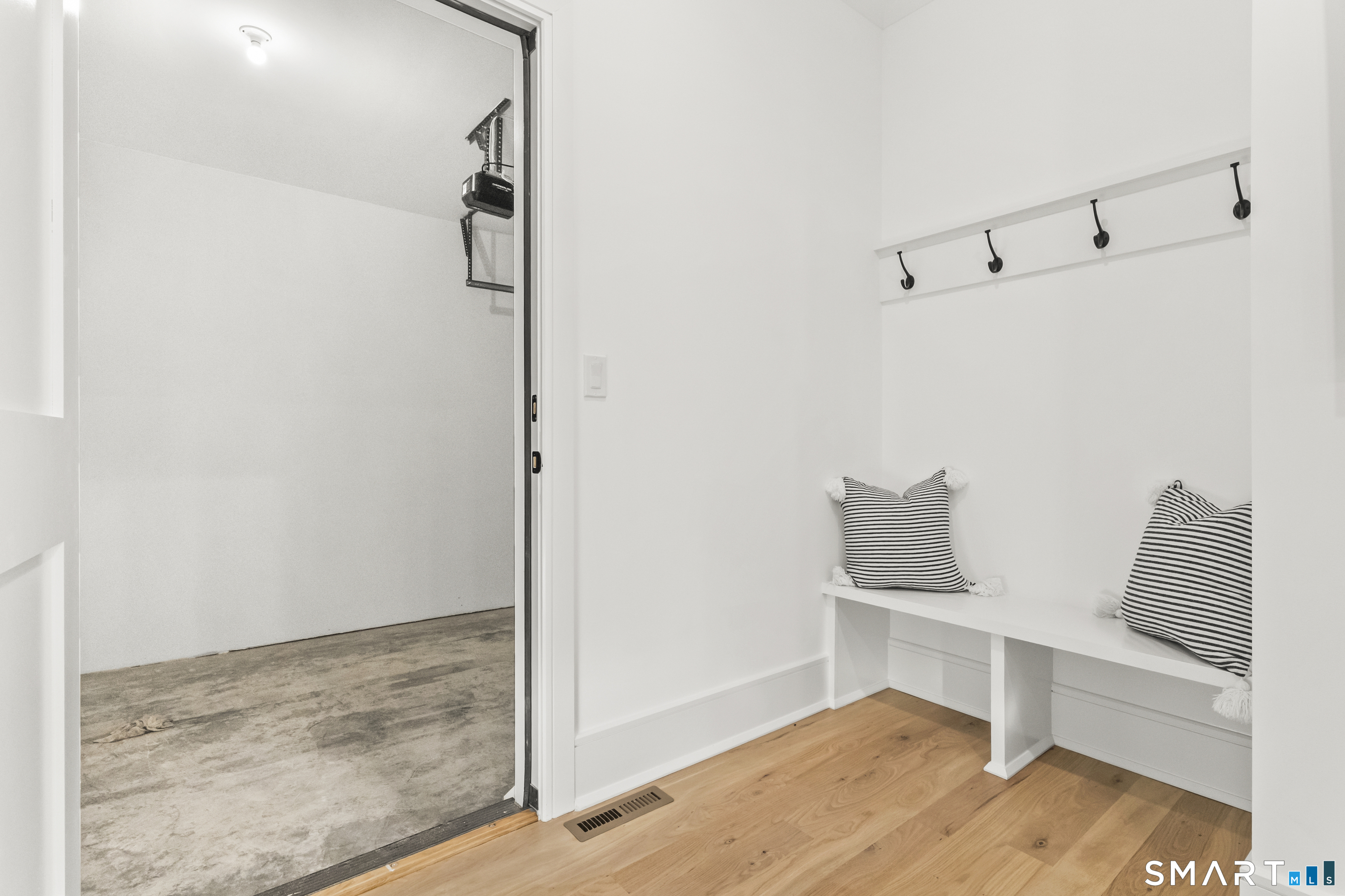 28 country, Unit 28 photo 13