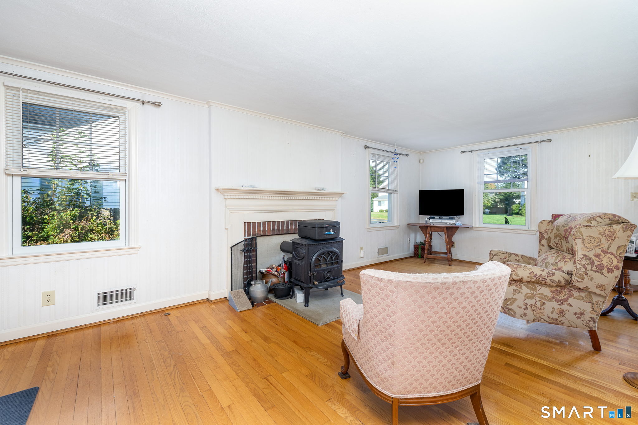Photo 3 of Single family home for sale at 430 Prospect St, Wethersfield, CT 06109 | MLS# 24212232 | Listing updated on 2026-10-08