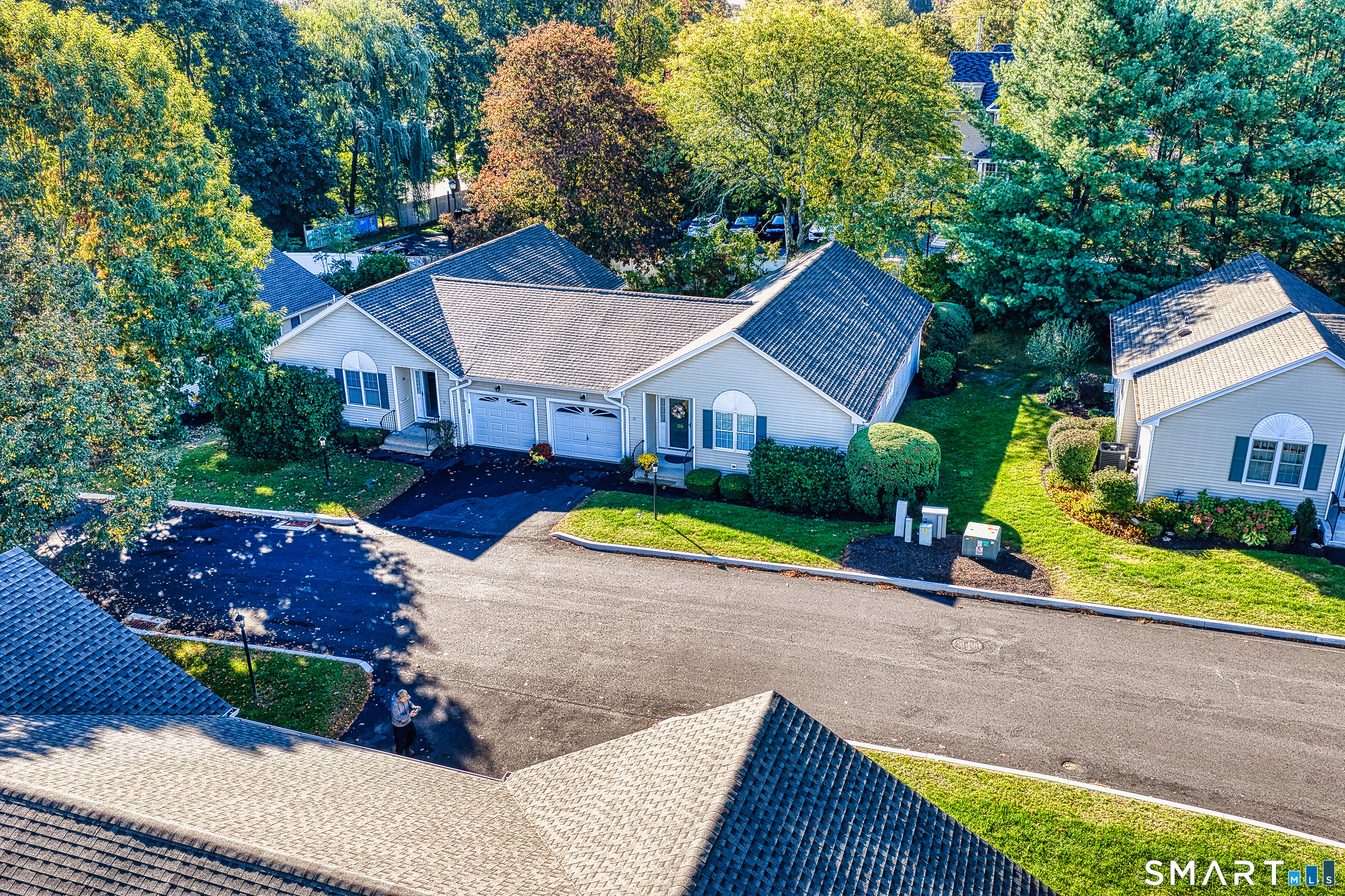 Photo 2 of Condo for sale at 36 Long Hl Pl, Trumbull, CT 06611 | MLS# 24211902 | Listing updated on 2026-10-10