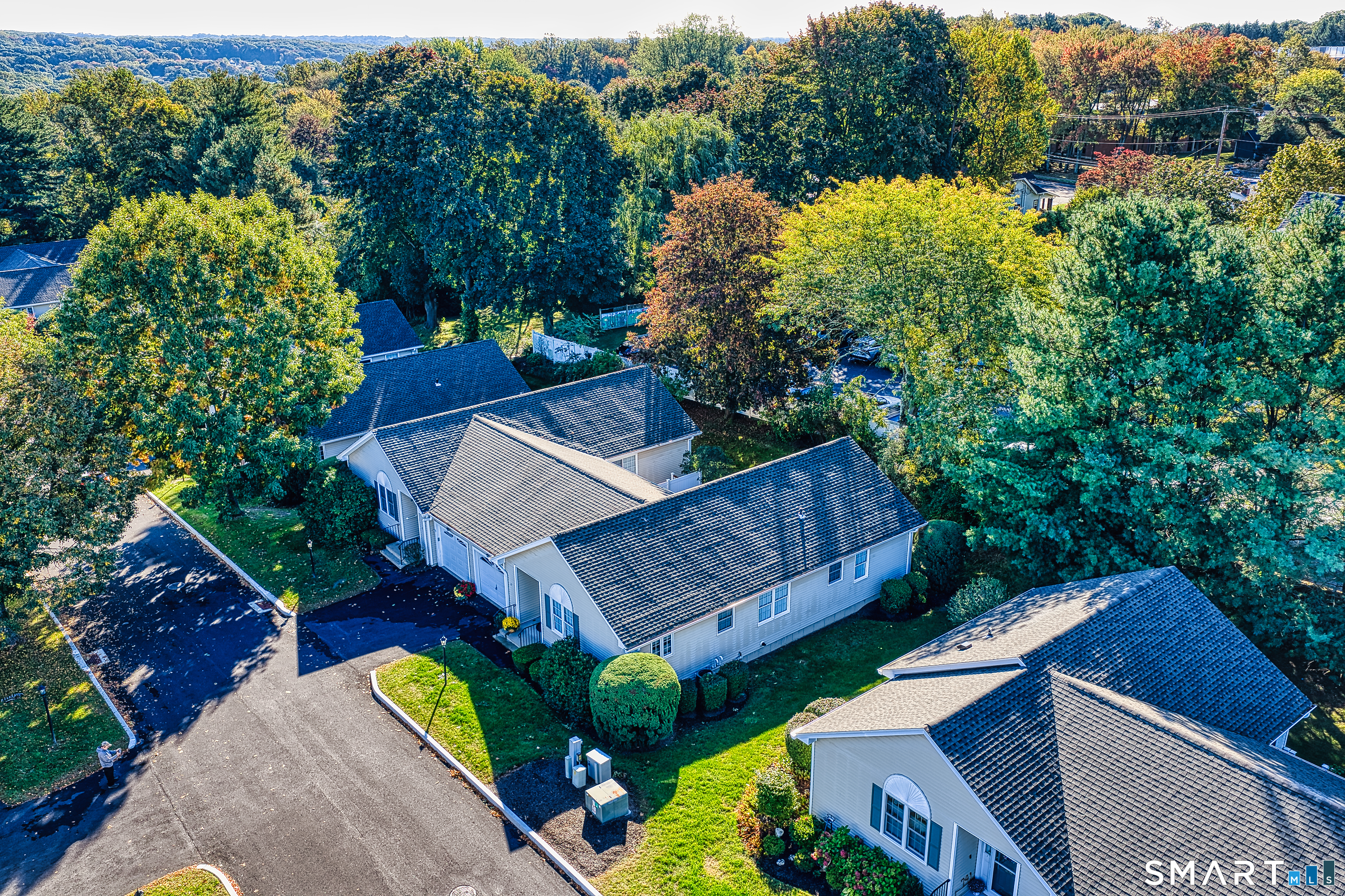 Photo 3 of Condo for sale at 36 Long Hl Pl, Trumbull, CT 06611 | MLS# 24211902 | Listing updated on 2026-10-10