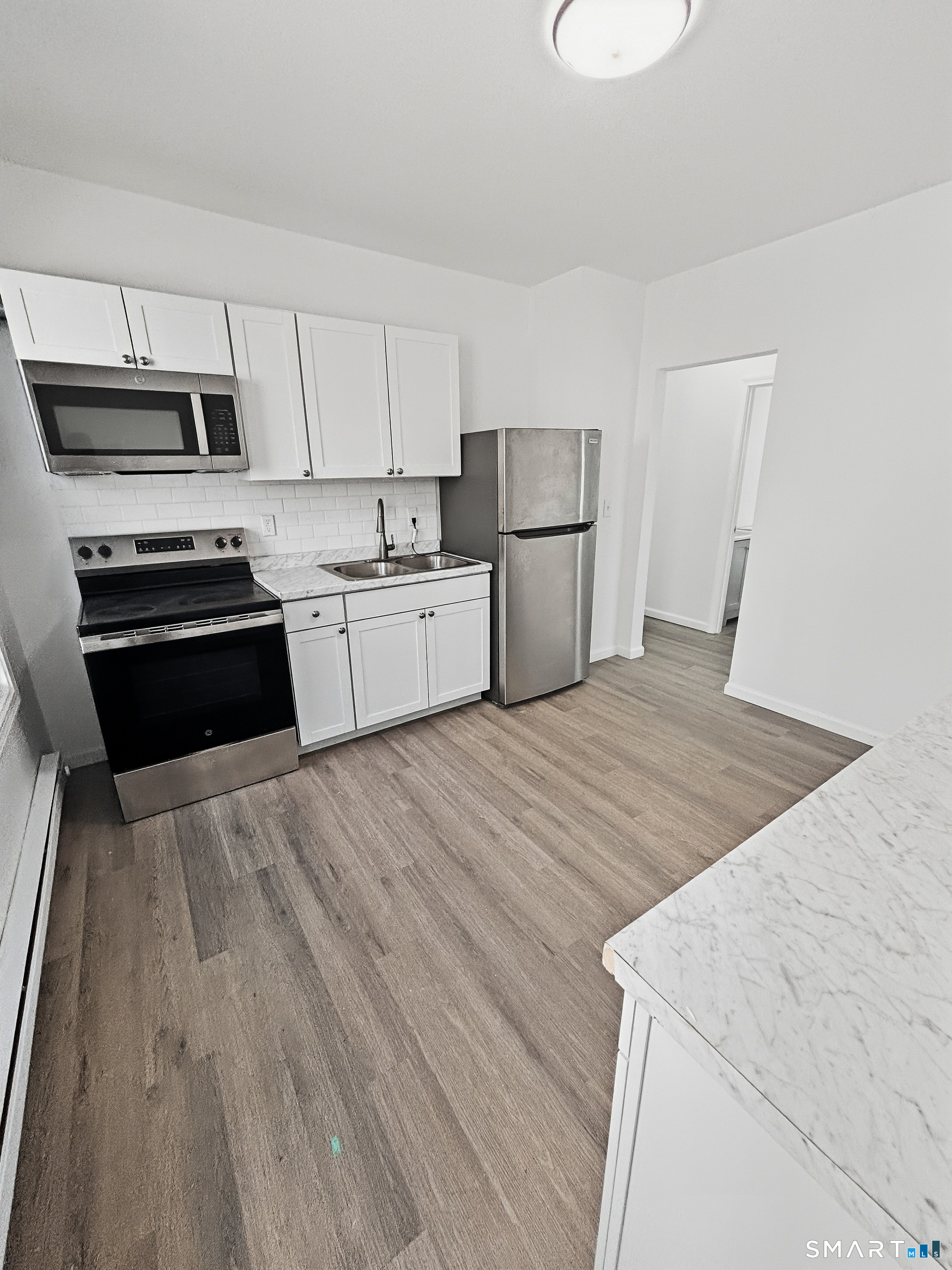Foto 8 de Apartamento en renta en 1739 Stratford Avenue, Bridgeport, CT — $2,500/mes