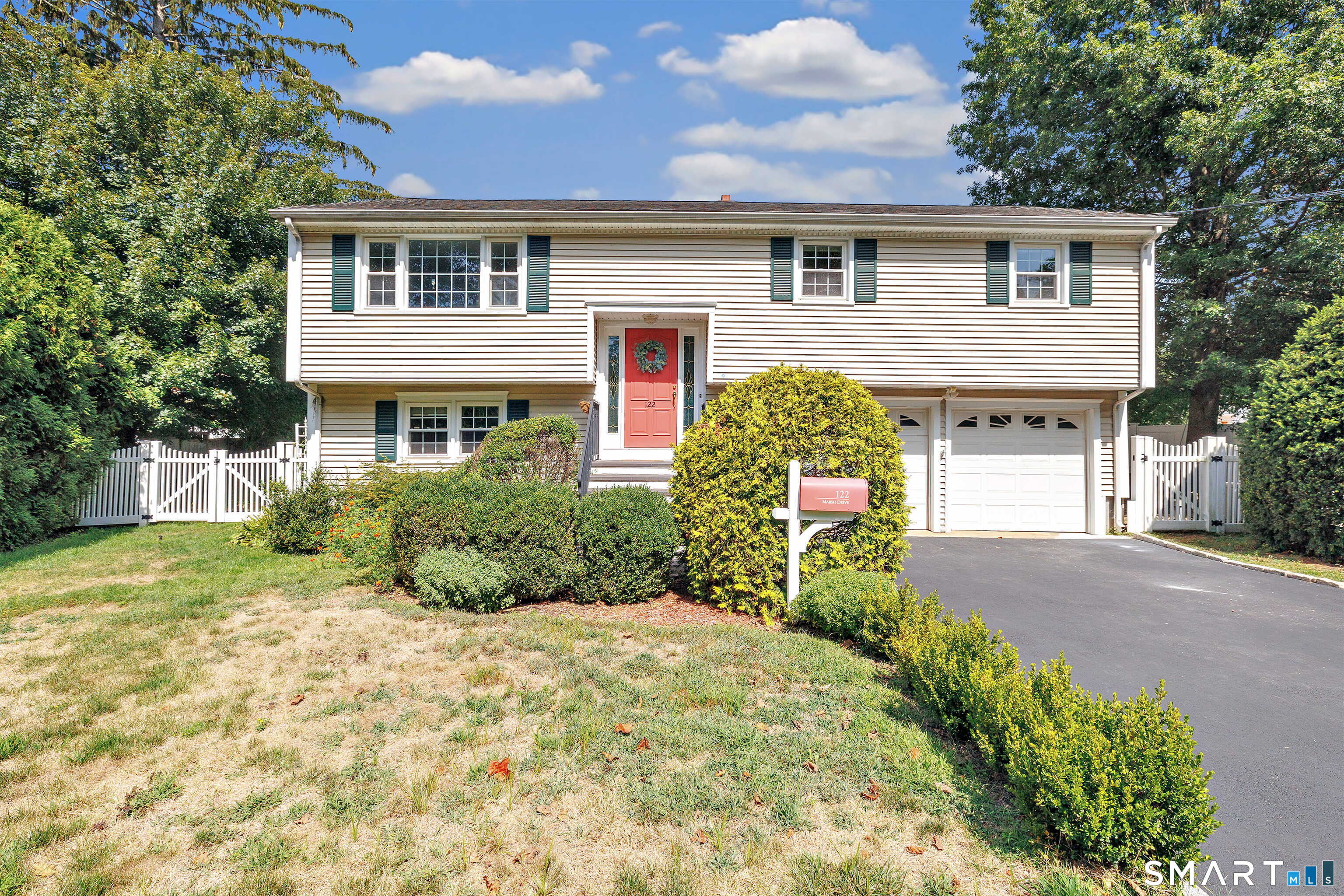Photo 1 of Single family home for sale at 122 Marsh Dr, Fairfield, CT 06824 | MLS# 24212314 | Listing updated on 2026-10-07