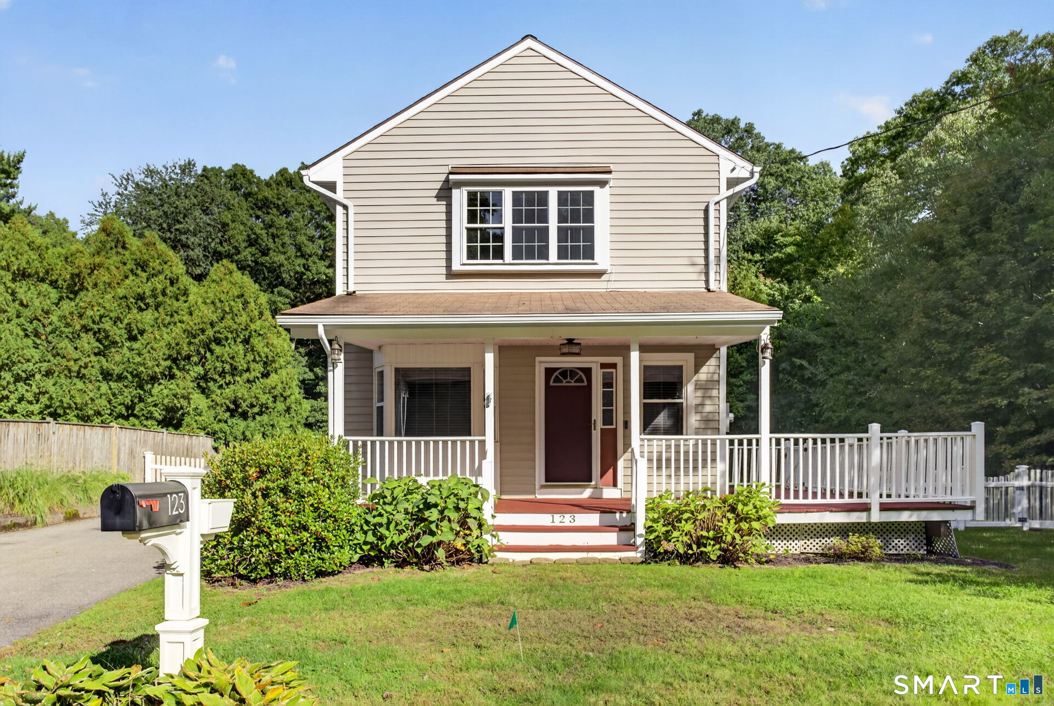 Photo 1 of Single family home for sale at 123 Field Rd, Cromwell, CT 06416 | MLS# 24210621 | Listing updated on 2026-10-06
