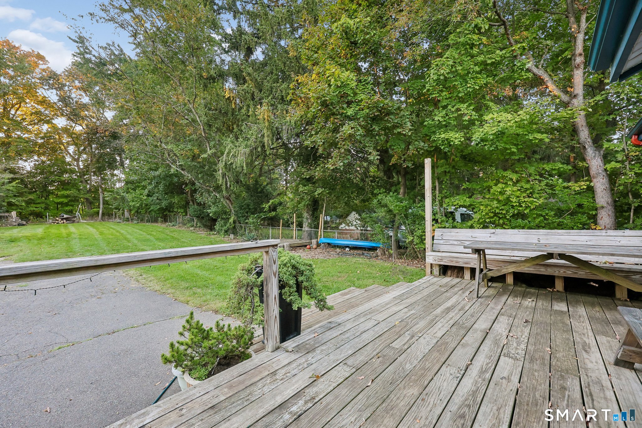 1566 Whitney Avenue photo 30