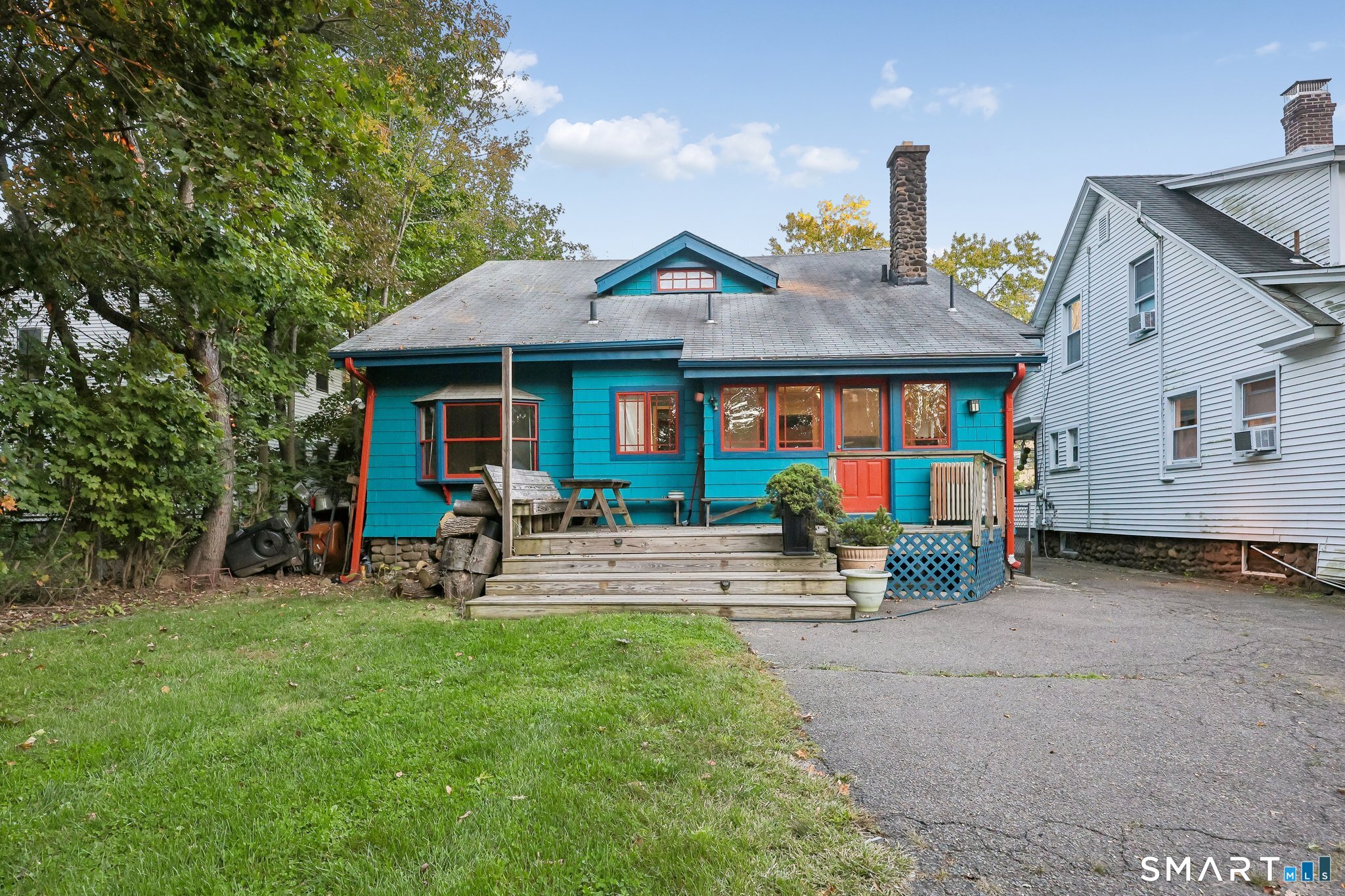 1566 Whitney Avenue photo 31