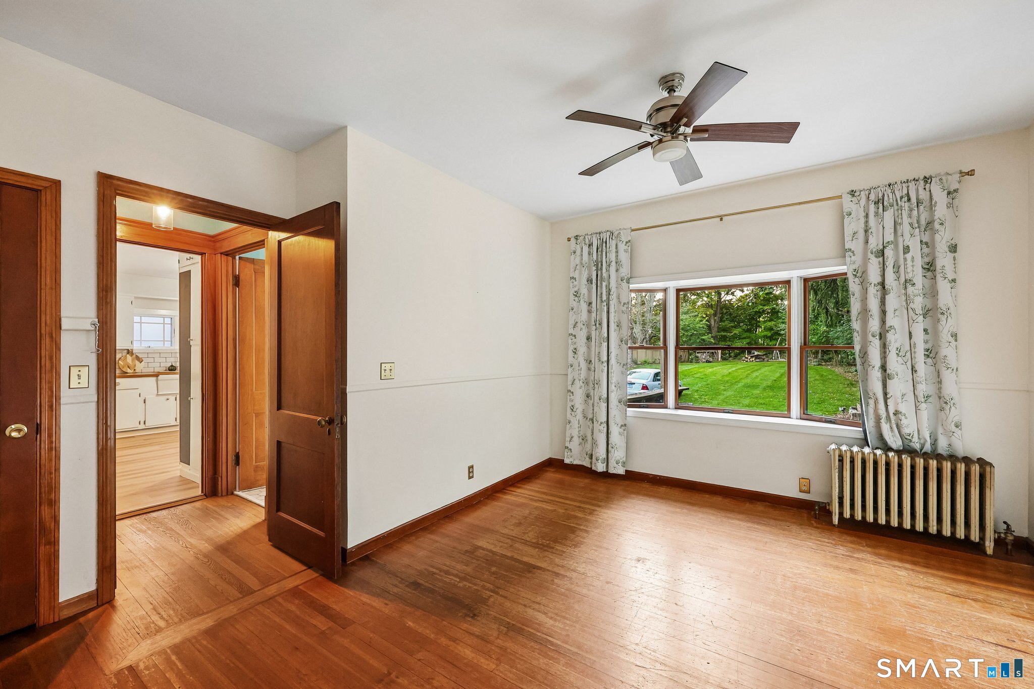 1566 Whitney Avenue photo 18
