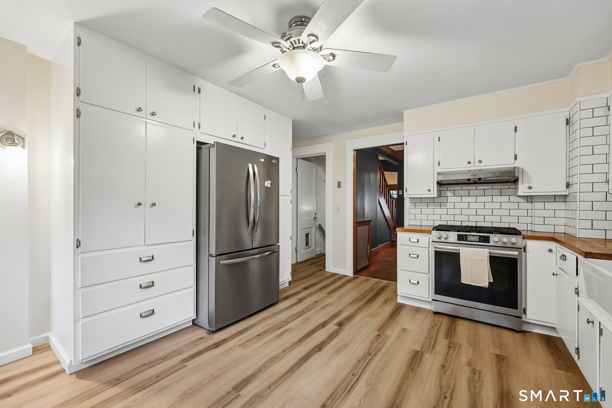 1566 Whitney Avenue photo 14