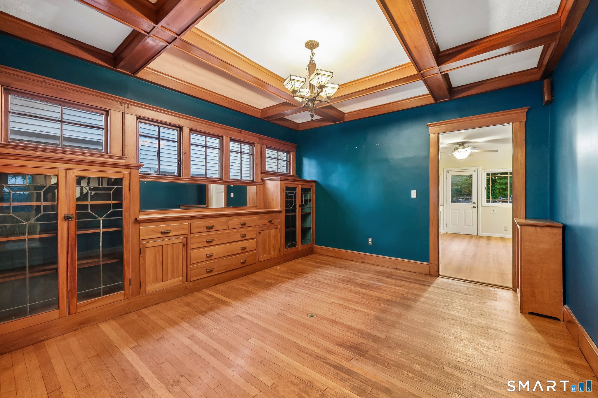 1566 Whitney Avenue photo 10