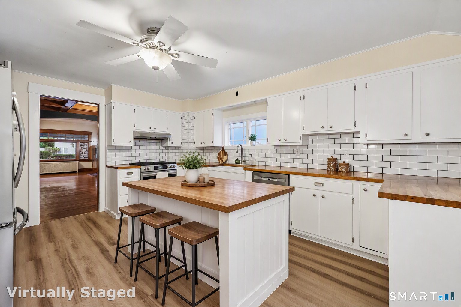1566 Whitney Avenue photo 12