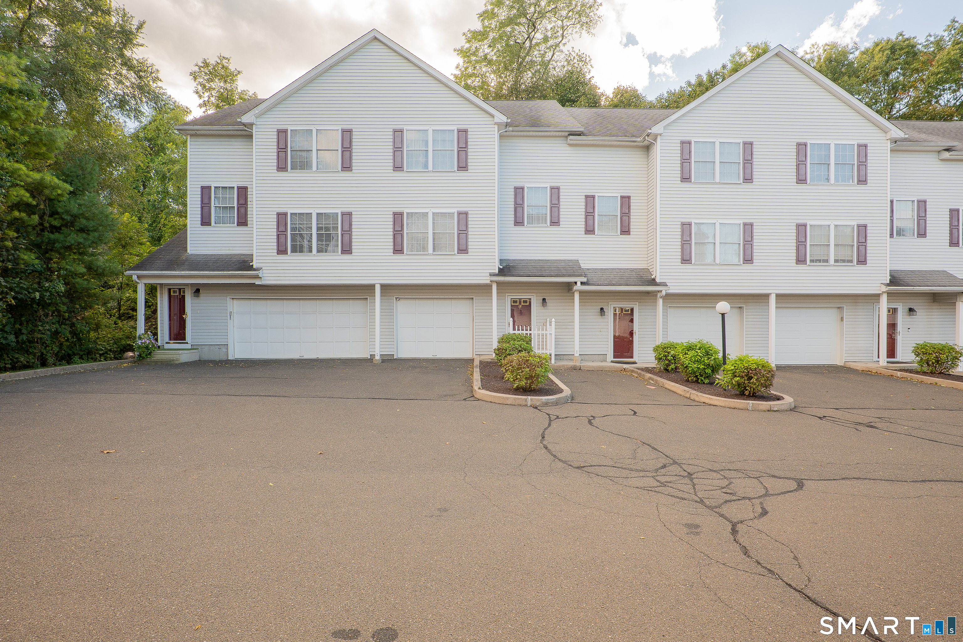 Townhouse for sale at 11 Mannions Ln #14, Danbury, CT 06810 | MLS# 24211354