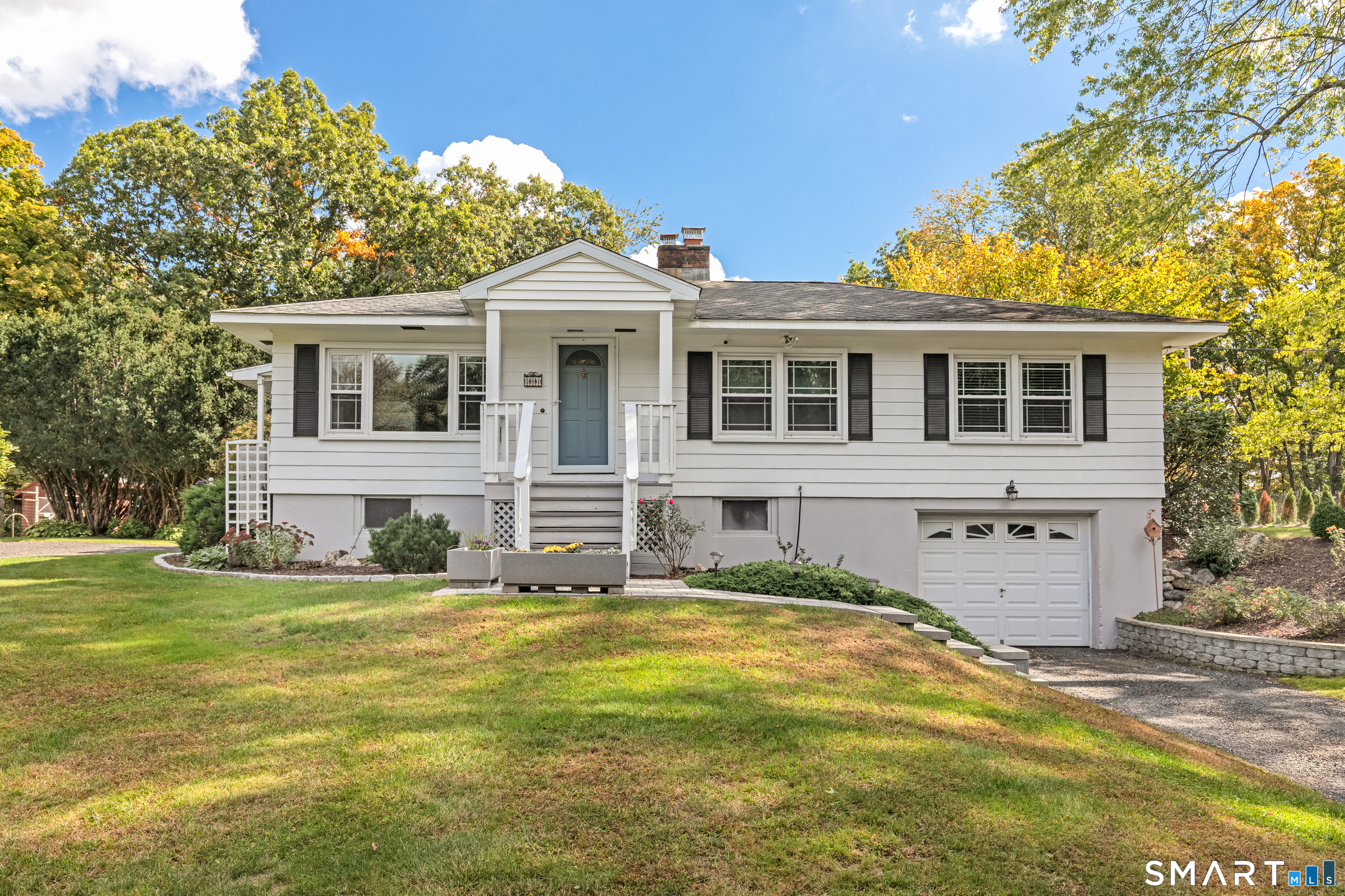 Photo 1 of Single family home for sale at 384 Benson Rd, Middlebury, CT 06762 | MLS# 24212016 | Listing updated on 2026-10-07