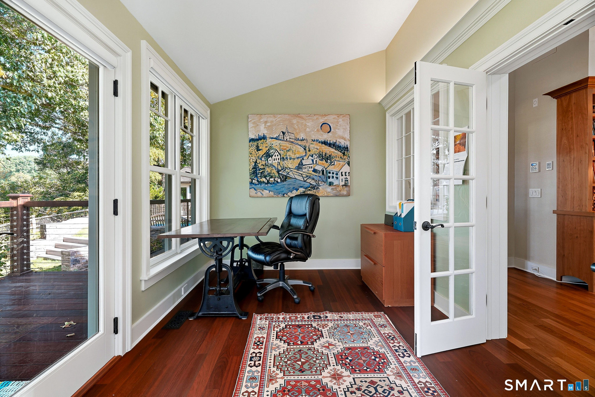 Writing area/office with access to wire railed deck for spectacular views