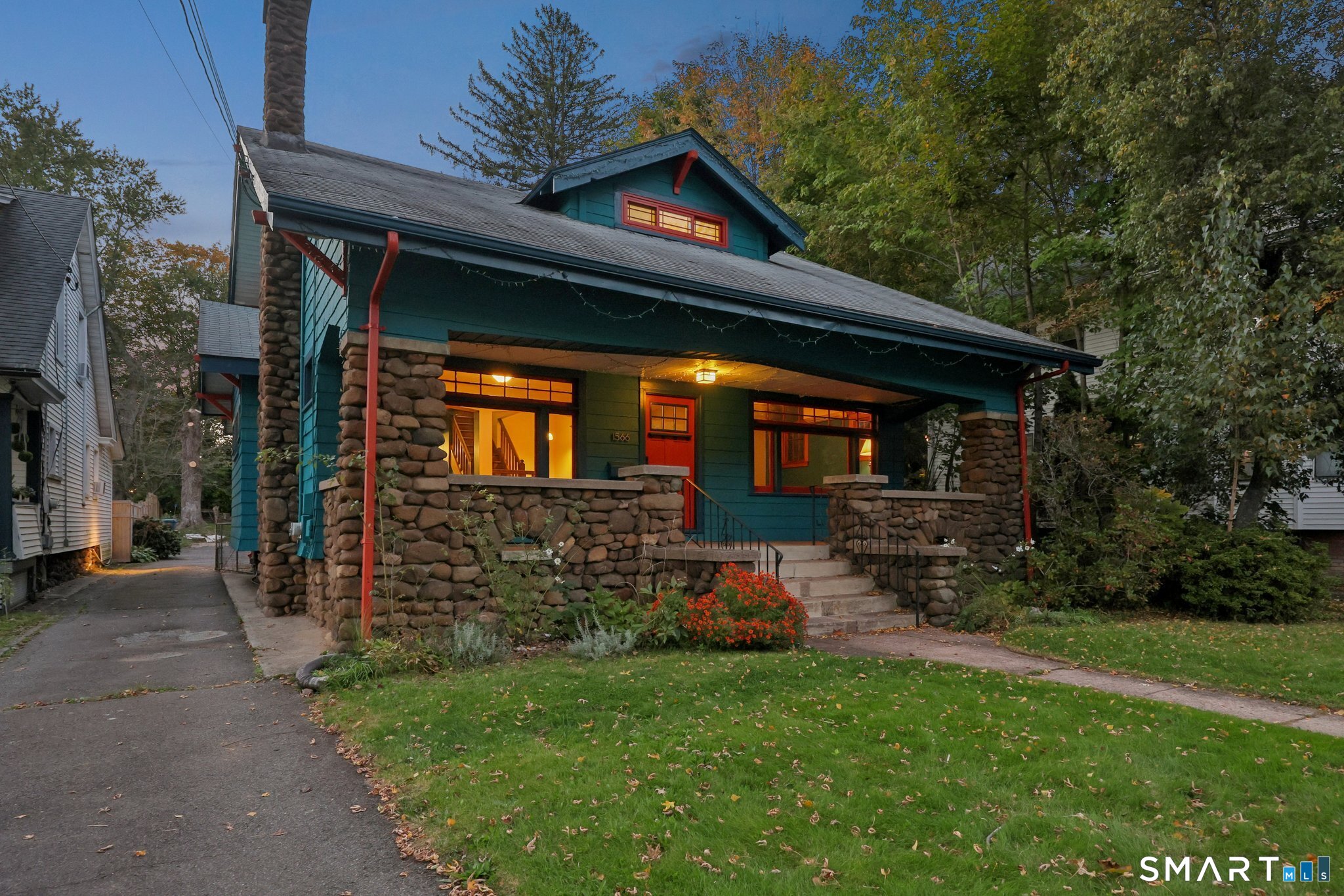 1566 Whitney Avenue photo 37