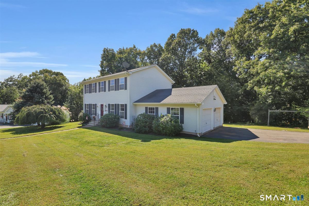 Photo 3 of Single family home for sale at 251 Edgemark Acres, Meriden, CT 06451 | MLS# 24209871 | Listing updated on 2026-10-08