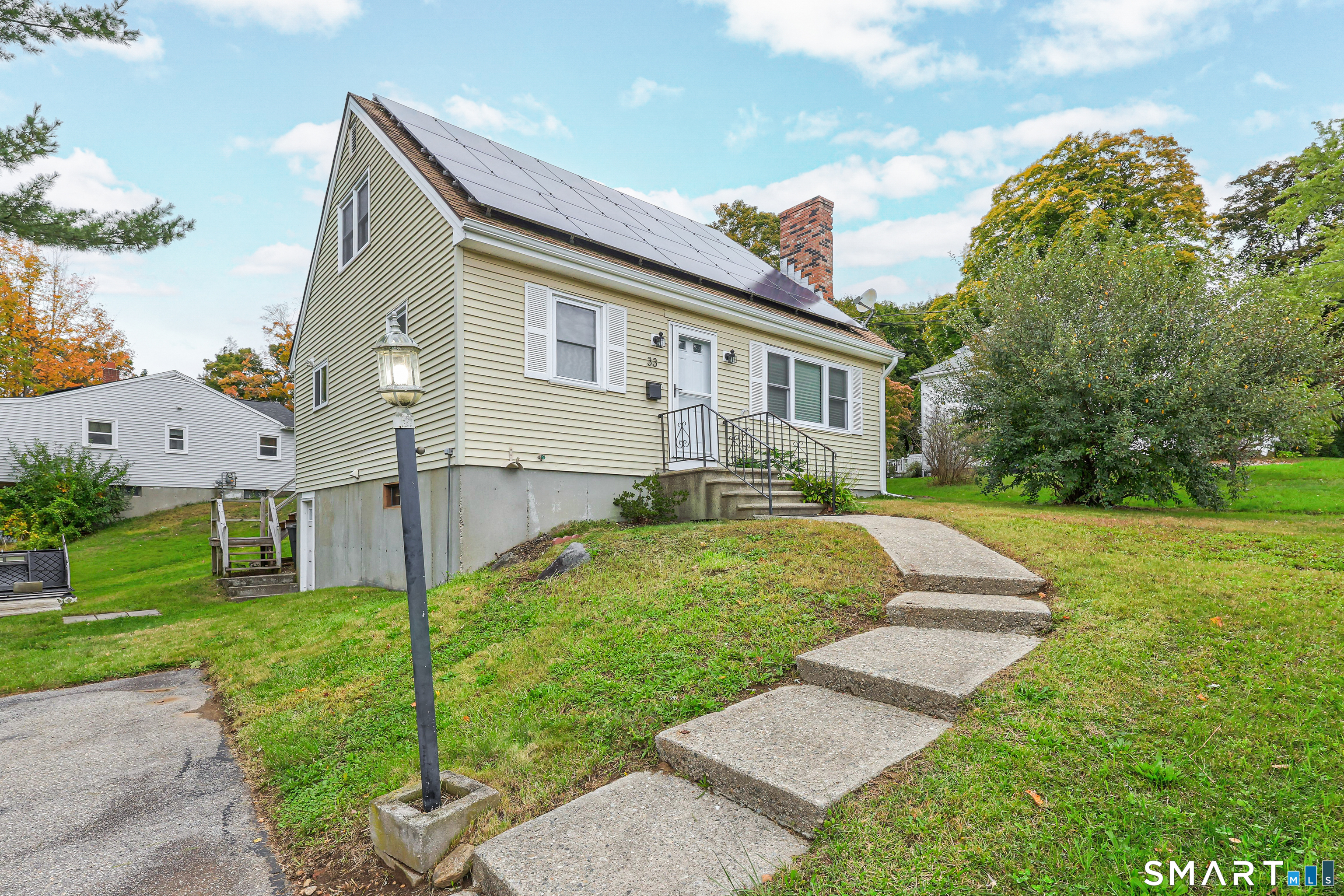 Photo 1 of Single family home for sale at 33 King St, Putnam, CT 06260 | MLS# 24212384 | Listing updated on 2026-10-07