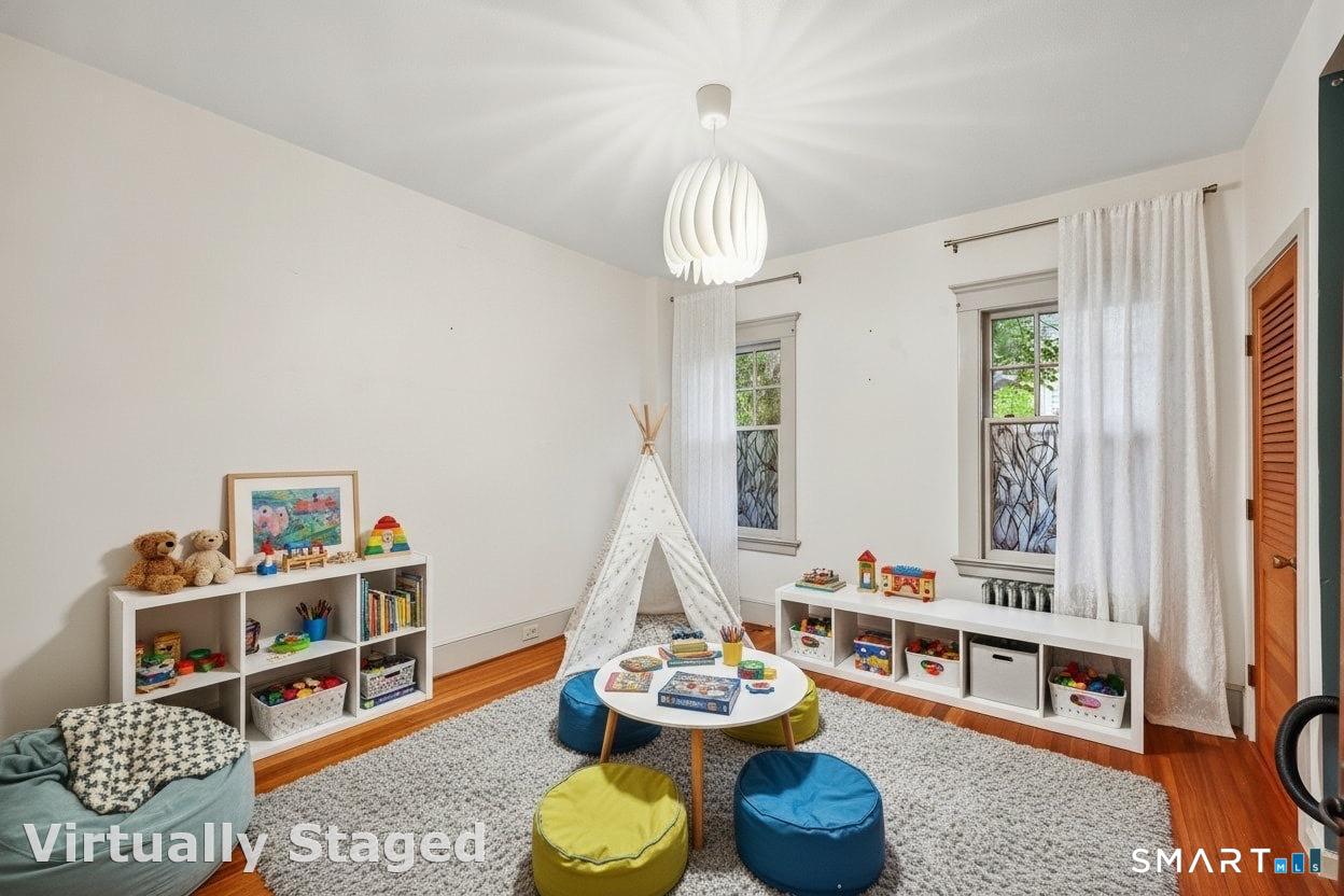 1566 Whitney Avenue photo 19