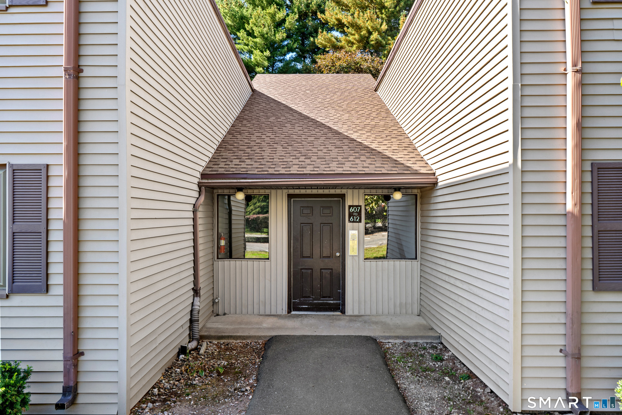 Photo 3 of Condo for sale at 609 Twin Cir Dr #609, South Windsor, CT 06074 | MLS# 24206819 | Listing updated on 2026-10-08