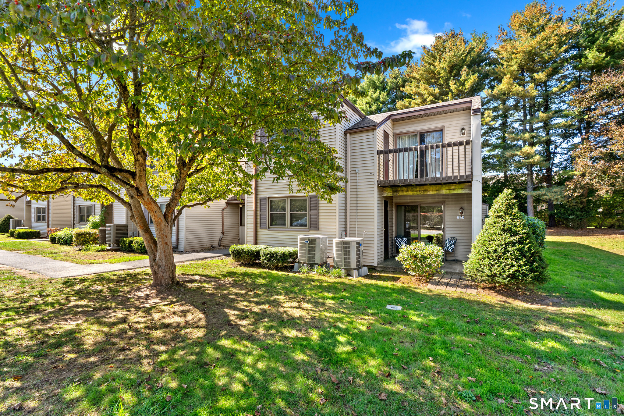 Photo 2 of Condo for sale at 609 Twin Cir Dr #609, South Windsor, CT 06074 | MLS# 24206819 | Listing updated on 2026-10-08