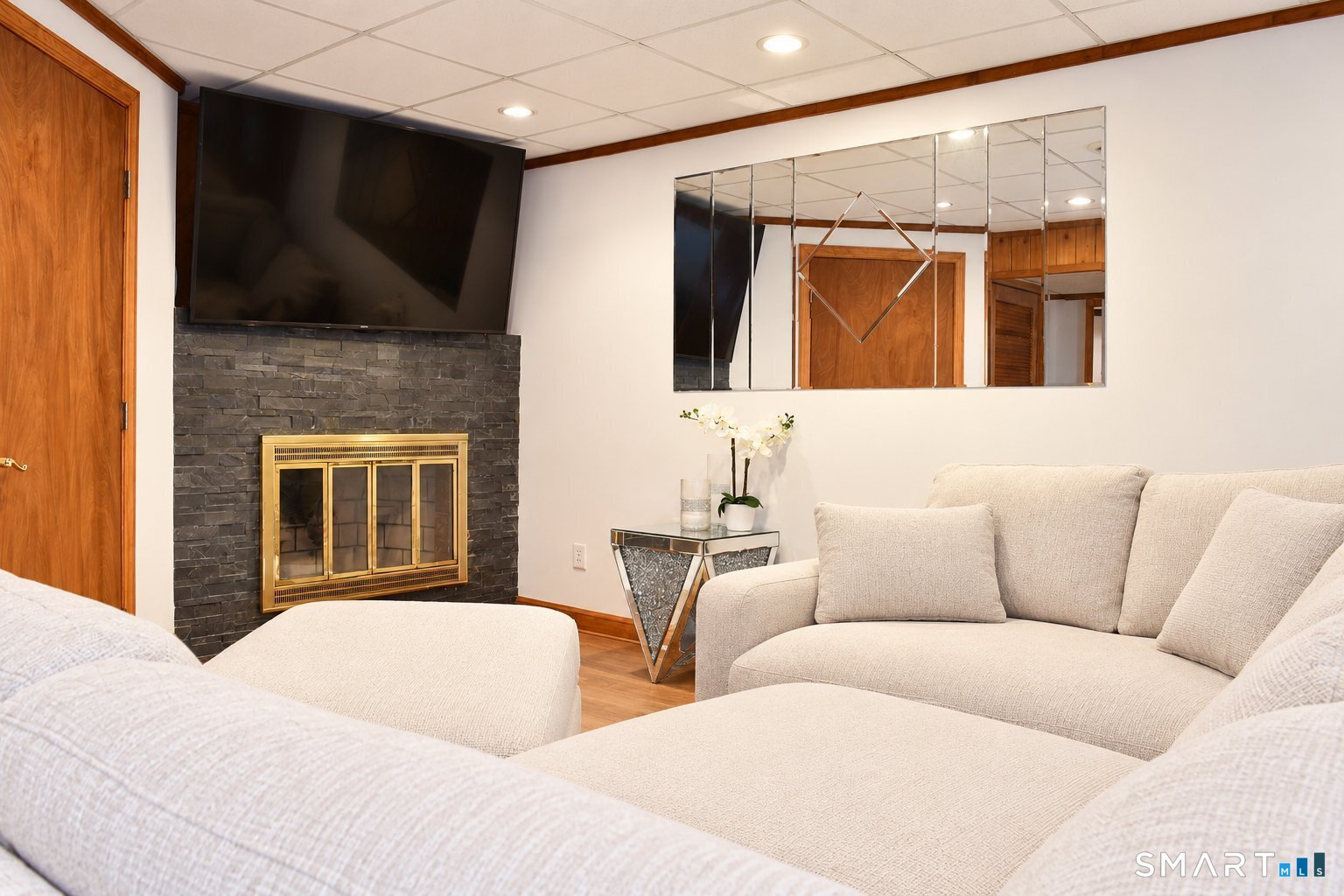 Versailles, Sprague, CT 06330
