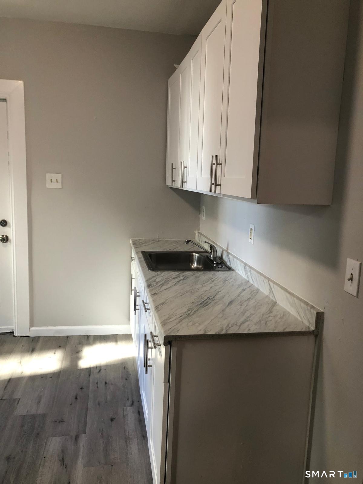 Foto 8 de Apartamento en renta en 100 Horace Street #3Rd, Bridgeport, CT — $1,650/mes