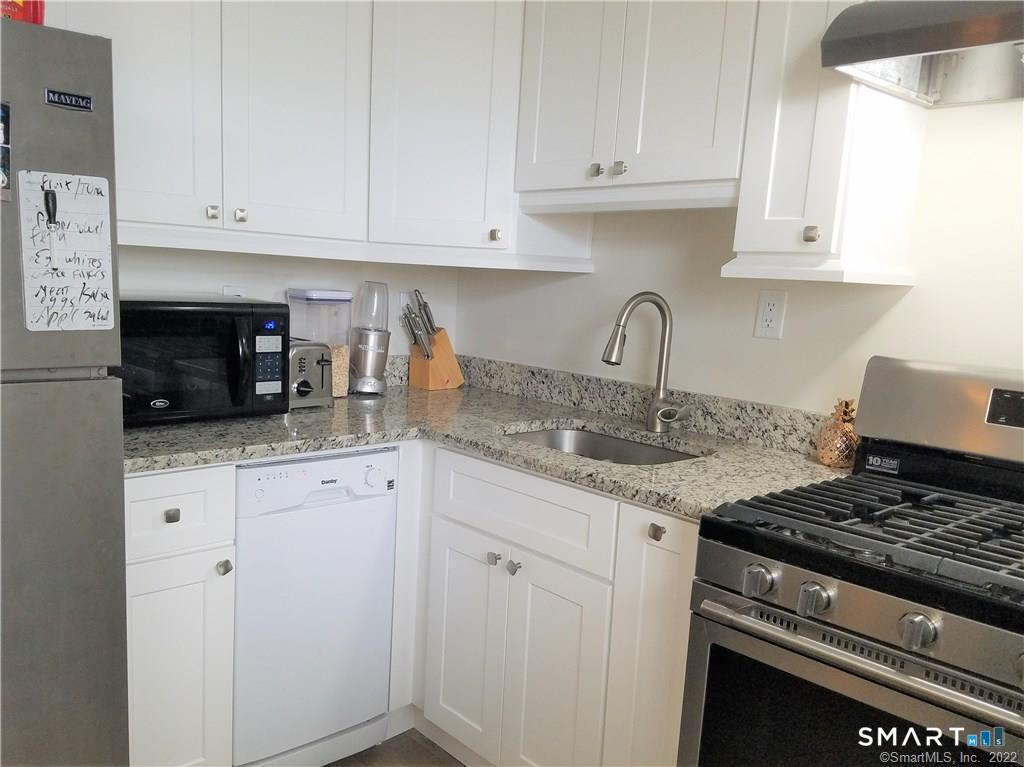 Foto 7 de Condominio en renta en 444 Bedford Street #7M, Stamford, CT — $2,185/mes