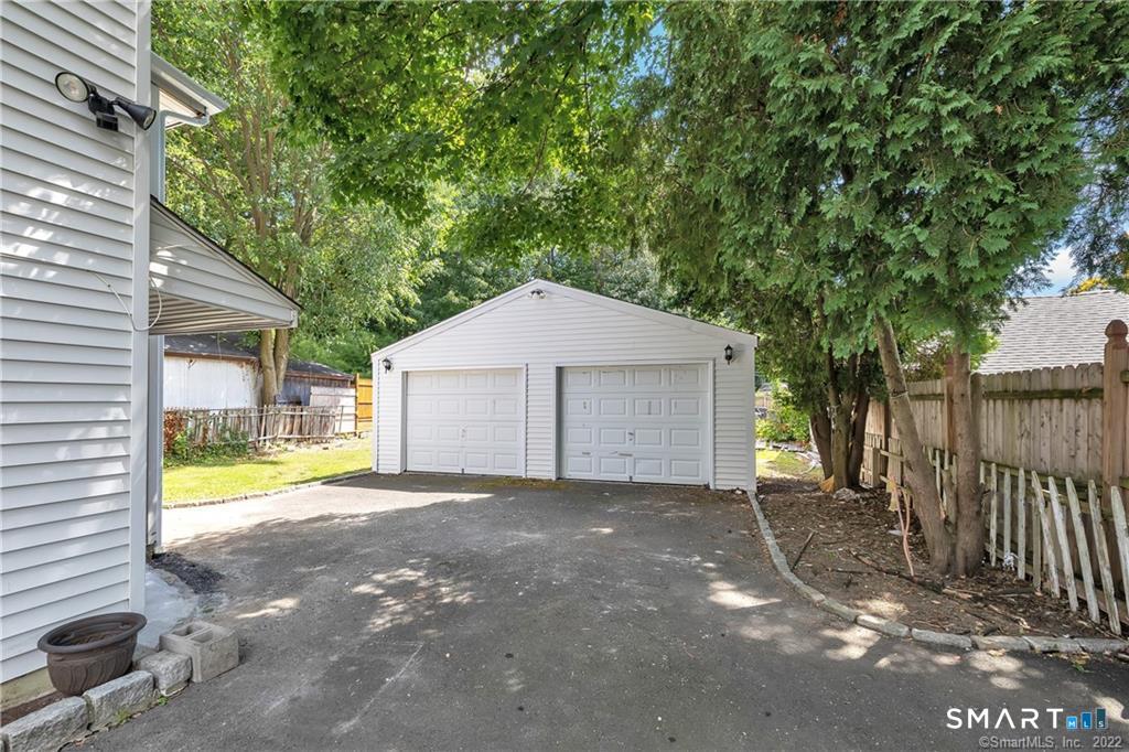 11 Hallmark Place, Stamford, Connecticut photo 2