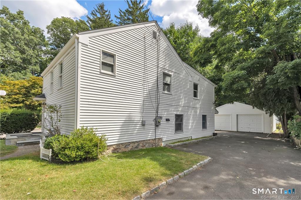 11 Hallmark Place, Stamford, Connecticut photo 3